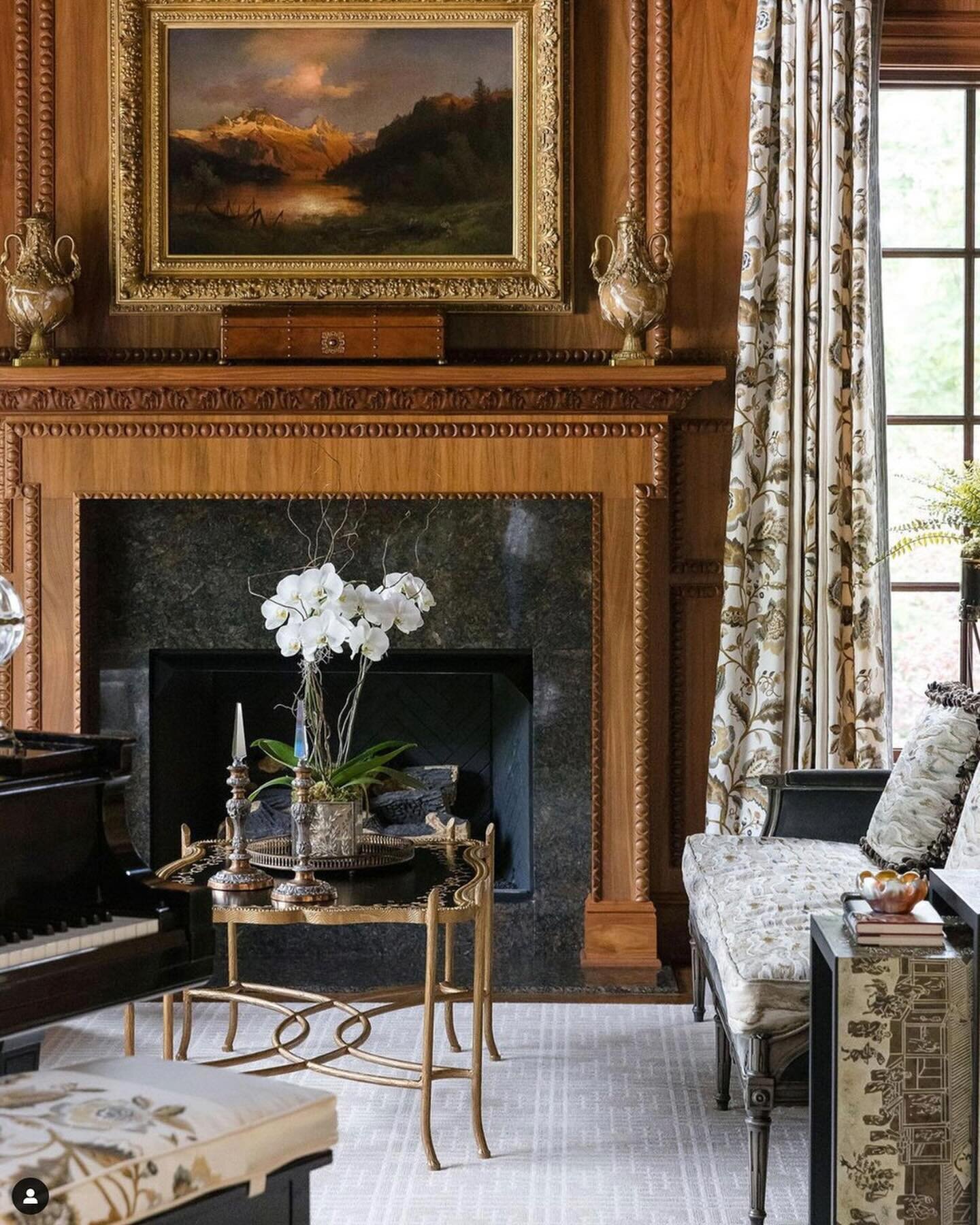 The custom Gertrude curtains and matching piano bench are an absolutely wonderful complement to the rich woods in this design by @ericrossinteriors .

Designed by @suzannetuckerhome and named after Gertrude Jekyll, the grande dame of British garden d