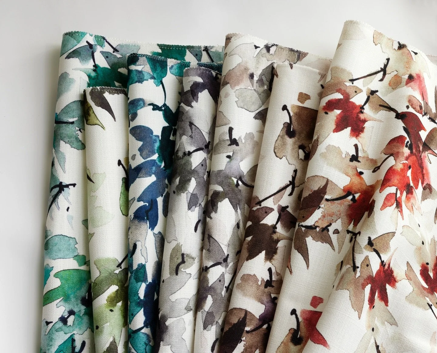 Lido Outdoor is a watercolor inspired pattern of fallen leaves ~ artistic, elegant, and poetic. And with 7 beautiful color ways, there is a shade for every space. 

DM us for samples! 🍁 🍃 🍂 

#AutumnInFabric #TextileArt #WatercolorVibes #fallcolor