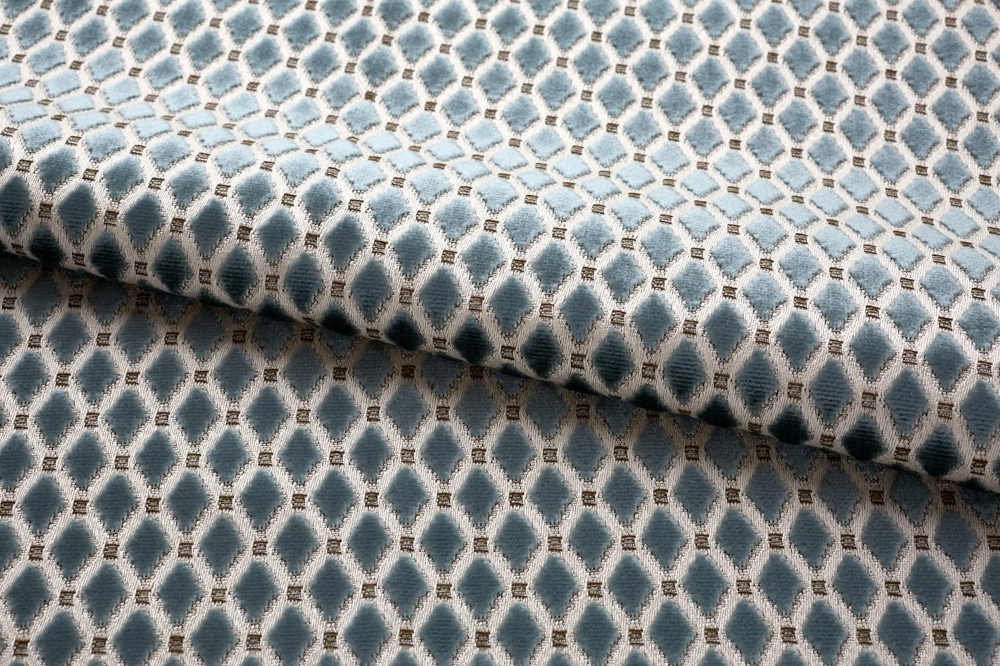 ✨Meet Uncle Edwin✨
A new member of the Savel family, he comes from a line of traditional fabrics, but with a modern twist. Originally dreamed up when a client asked for classic textiles, we found ourselves drawn to the refined geometric cut velvet. T