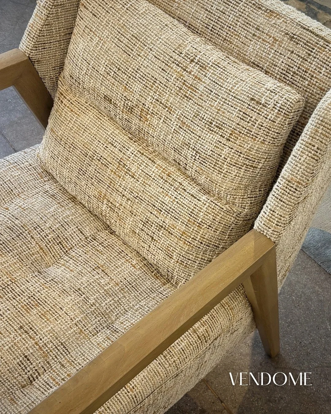 ✨Vendome in the wild!✨ Inspired by its namesake, our Vendome fabric has deep French roots. Richly interwoven colors create a striking texture and visual, and this thoughtful approach to weaving creates a finished textile that stands the test of time.