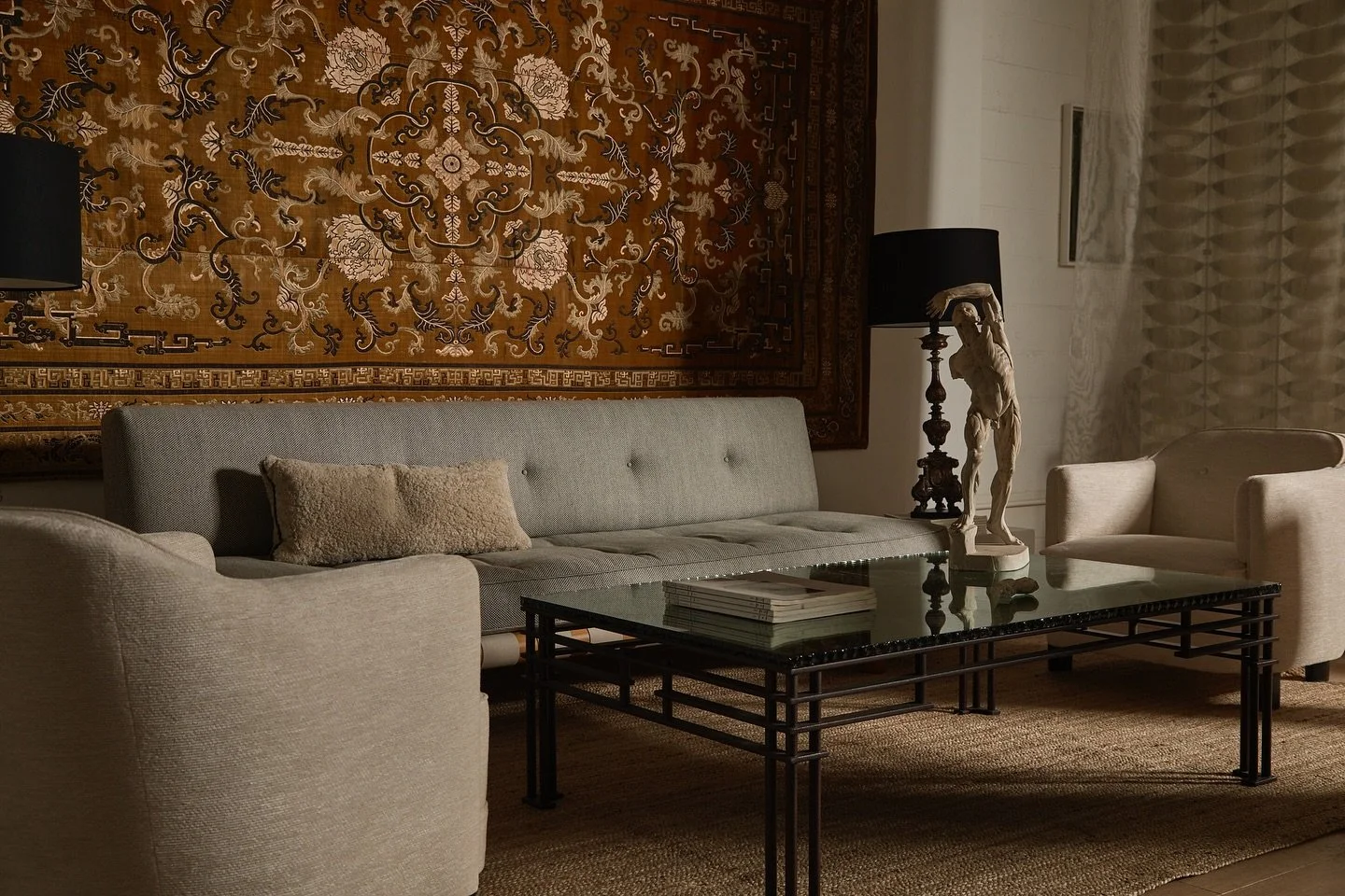 This beautiful l&rsquo; assemblage is brought to you by @lawtonmull and includes a cut velvet Kang tapestry with dragon motif border displayed behind a Robsjohn-Gibbings sofa, and flanked by two vintage Continent chairs upholstered in Savel&rsquo;s D