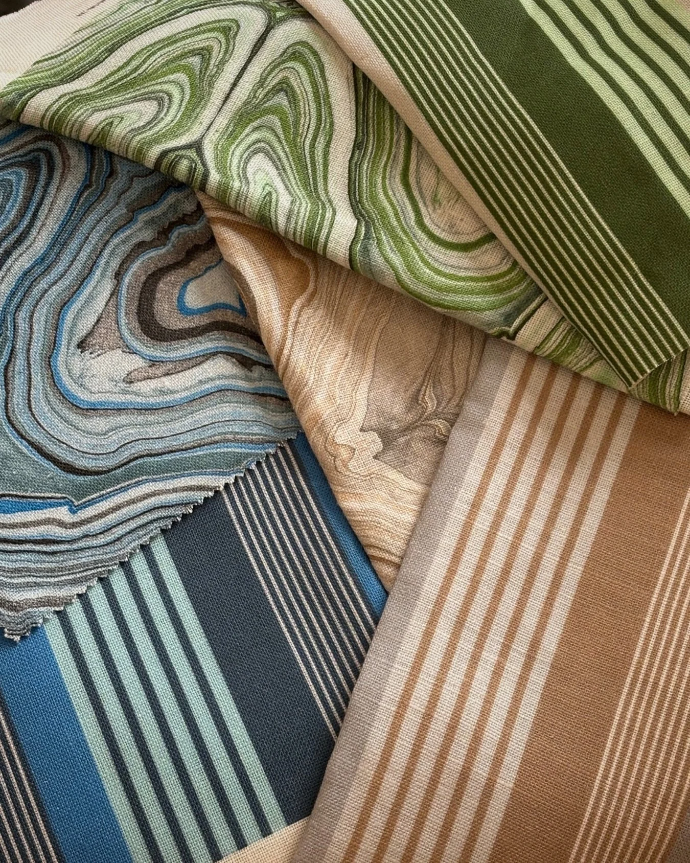 Looking for the perfect pairing? Tania Vartan now has a stripe to complement her popular Alabastro. Organic and classic, a beautiful mix. DM us for samples. 

#stripes #complementarycolors #complementarypatterns #organicpatterns #linen