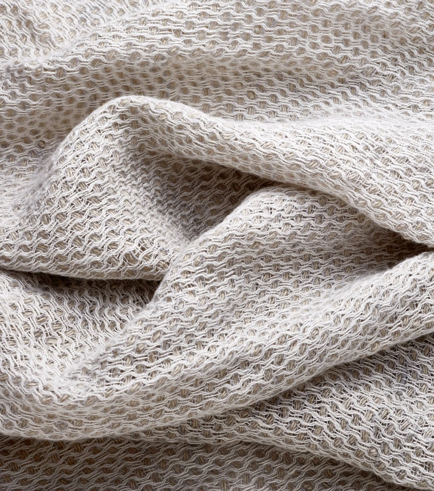 Earthy linen with an organic feel from Spain 🌾 Softly filtering light, made for drapery that feels effortless, natural, and timeless. @sette7.es specializes in the most amazing textures and weaves. Want to see more? DM us for samples. 

#linen #luxu