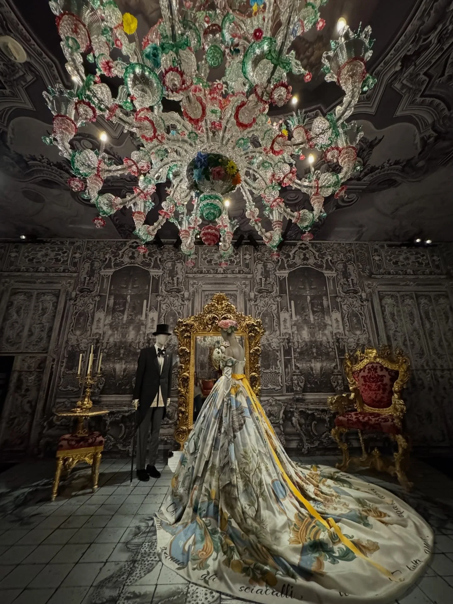 From Murano glass to hand-beading, true luxury lives in the details. Sharing stunning inspiration from the recent @dolcegabbana_exhibit . Did you get a chance to see it yet? 

#dolcegabanna #miami #handbeading #fashioninspiration #textileart