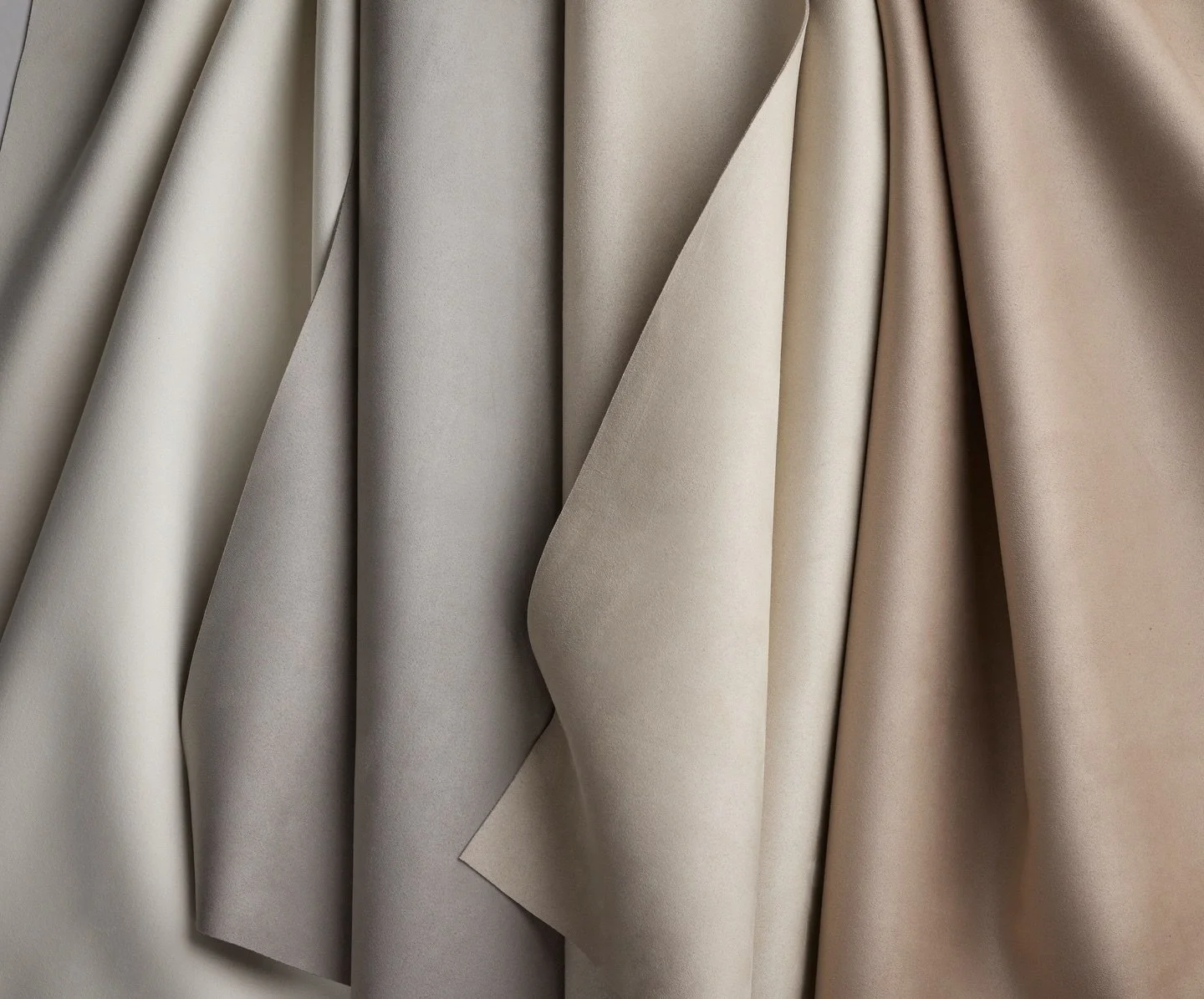 All the luxury of the most opulent suede ✨Vicenza✨Savel&rsquo;s extravagant faux suede. Crafted in Italy, its silky-soft yet substantial hand offers the perfect balance of elegance and durability. Designed for both beauty and performance, it is water