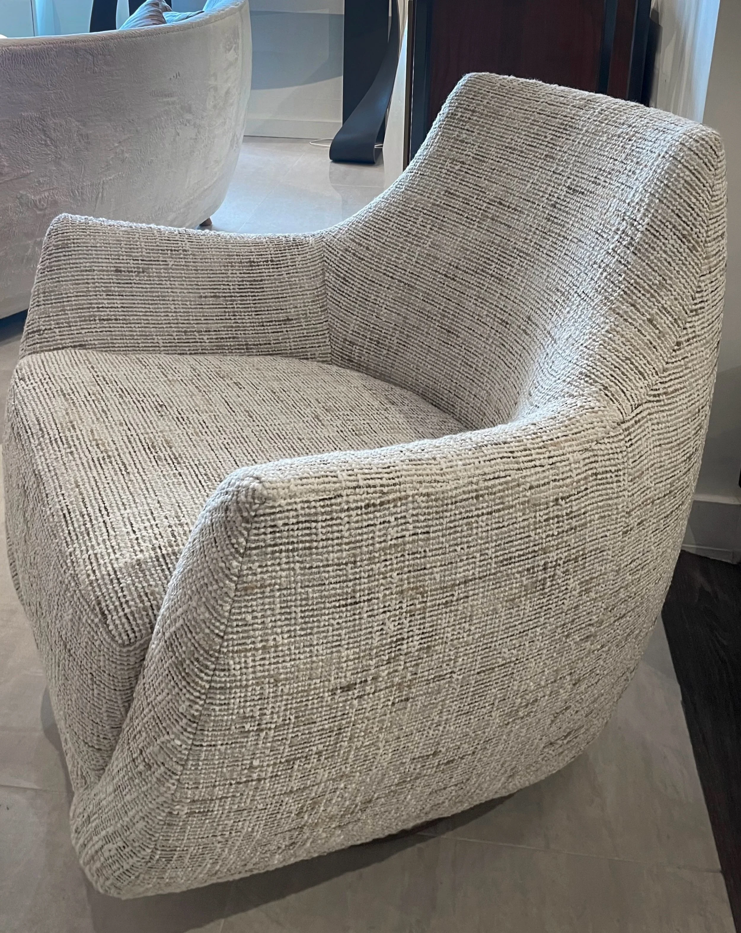 It&rsquo;s easy to see why Vendome is one of our most popular fabrics. Just look at that sophisticated texture! 

Chair @studiovandenakker 

#chair #upholstered #interiordesign #designstudio #fabric