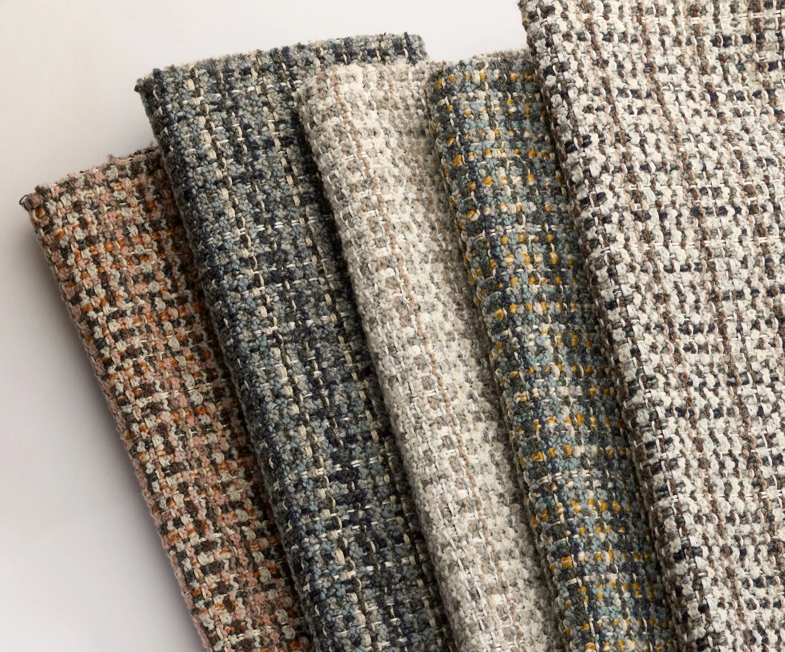 Hot off the Italian runways ✈️ Meet ✨CENTRALE✨the newest member of the Savel family. Woven in Italy and dripping in gorgeous texture, Centrale is not only beautiful, but machine washable and durable up to 100,000 double rubs. Your new favorite go-to.