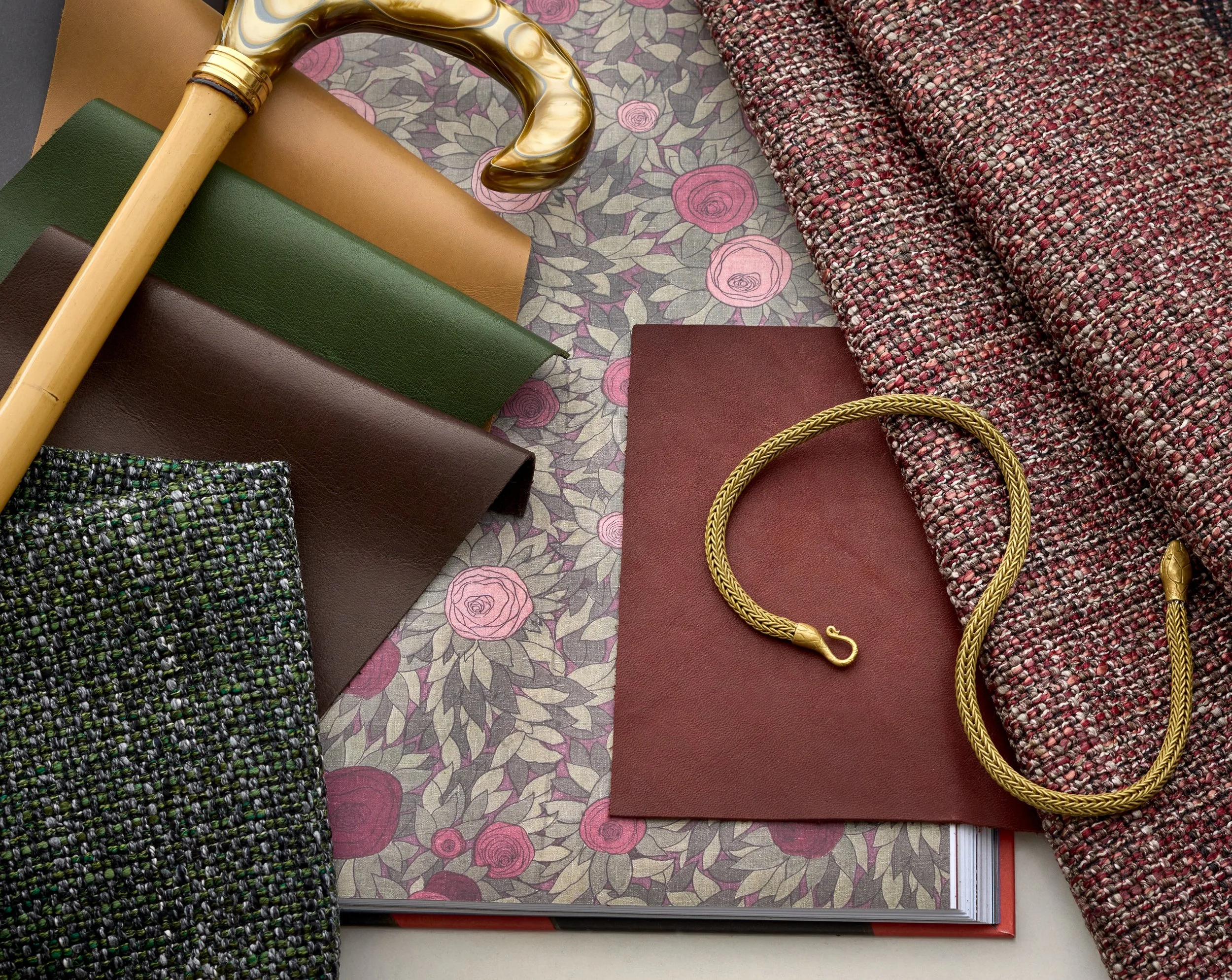 When art influences the design. 
Layering the latest from @cortinaleathers and Savel creates this perfect marriage of color and texture. Which comes first for you? 👇