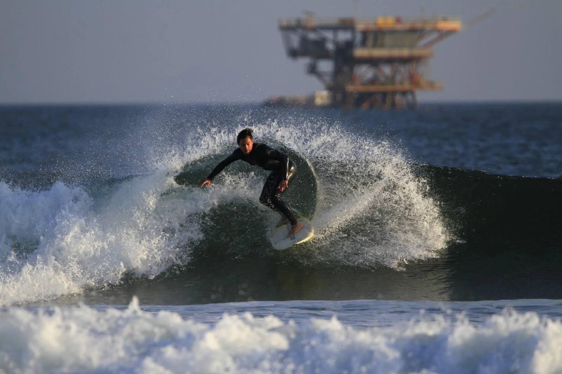 Good wave surfing 1.1MB.JPG