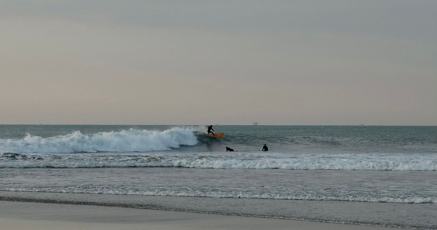 Watching local surfers at the Lobitos surf point
