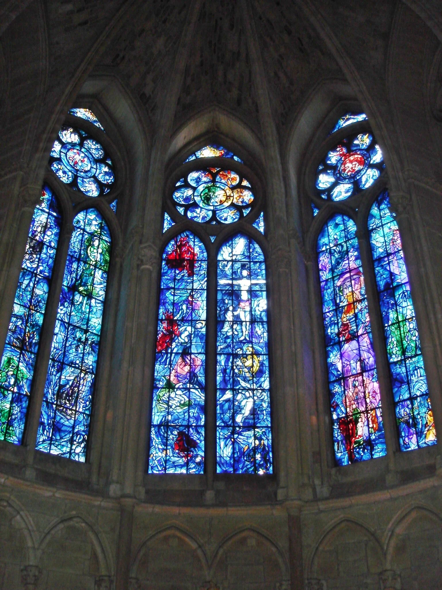 Chagall_windows_Reims_Cathedral.jpeg