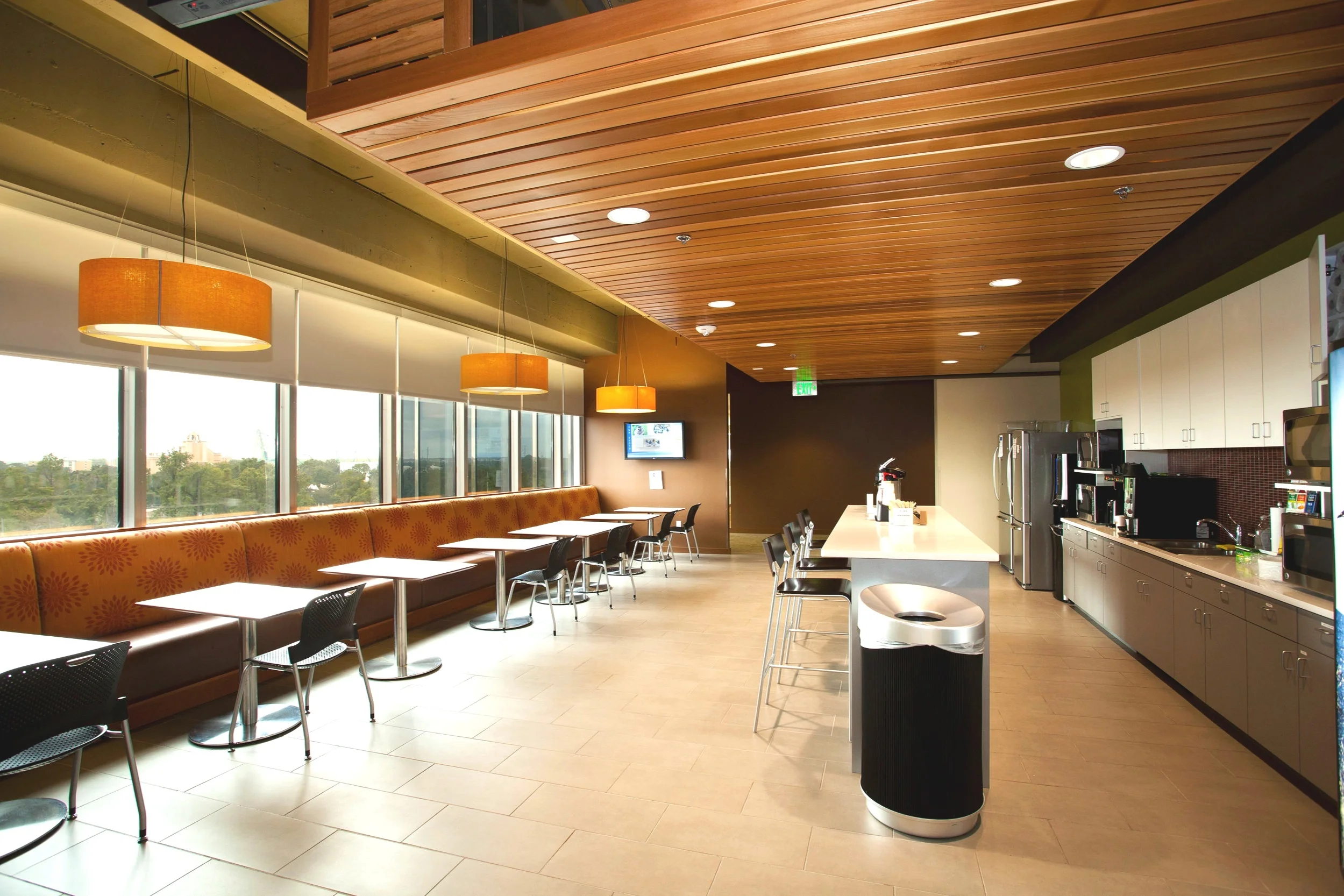 MULTI-TENANT OFFICE