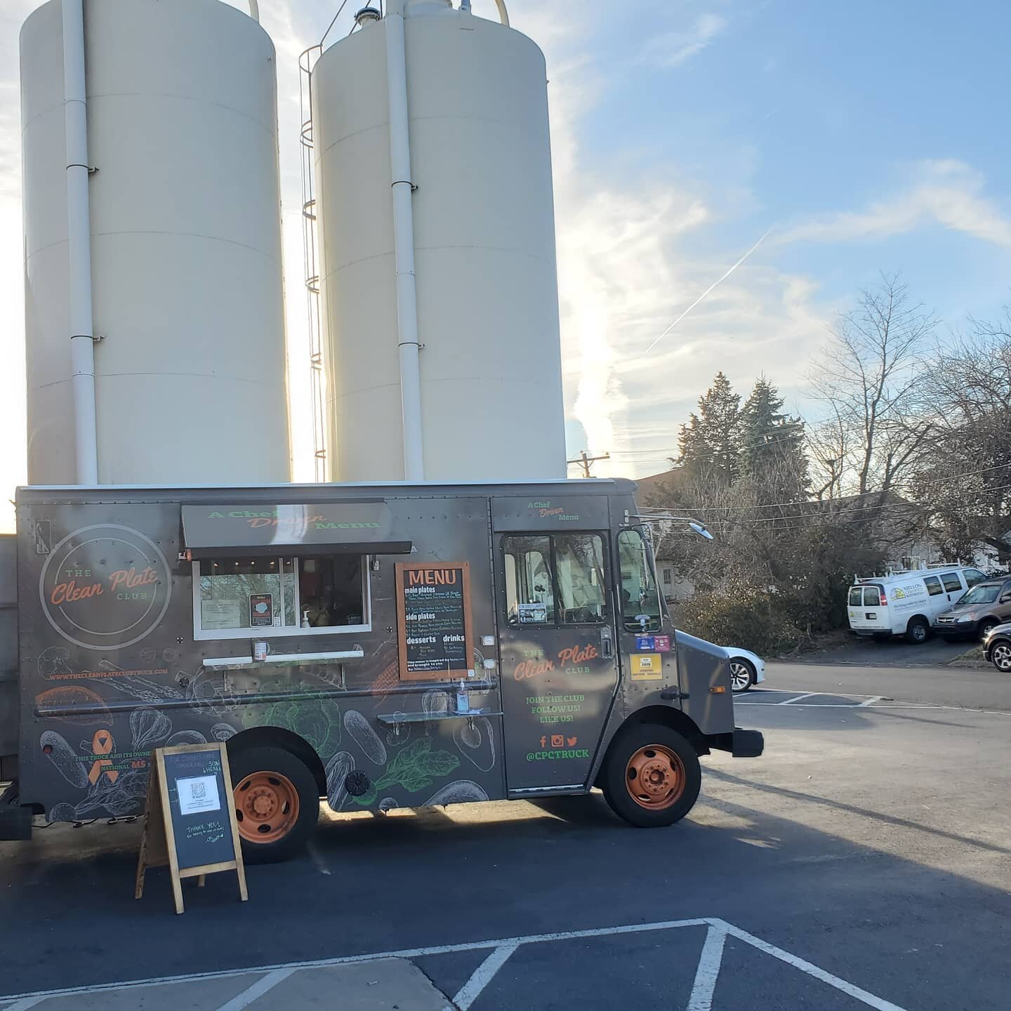 Shaping up to be a damn near perfect evening @neshaminycreekbrewingco . 
Beer release, movie  night, &amp; good food.  That's  what dreams are made of. 

Come stop by!

#buckscountyfoodtrucks #buckscounty #philly #philadelphia #phillyfoodtrucks #food