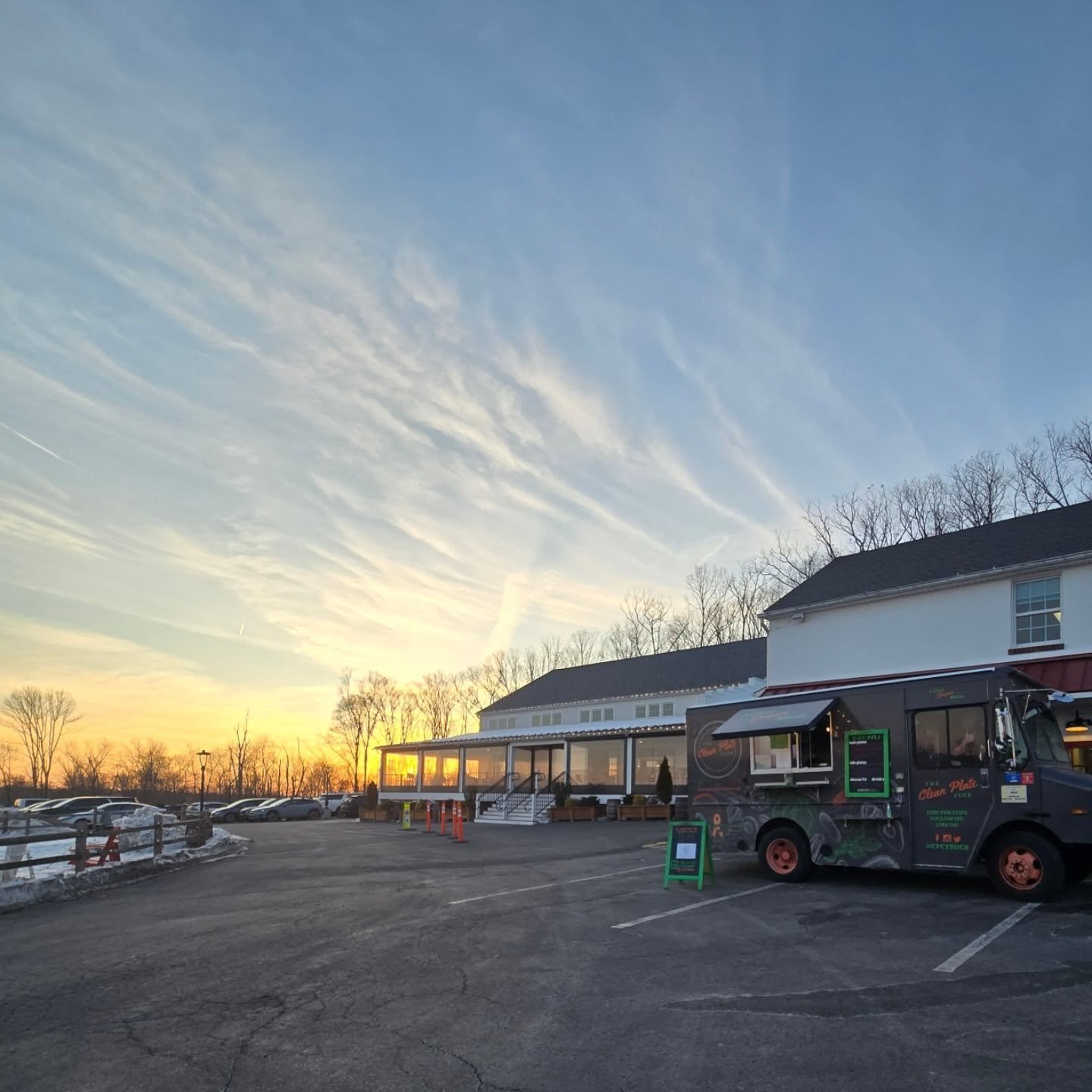 Kicking the holiday weekend off @warwickfarmbrewing . It's a beautiful night for a cold beer and some good food!
See you guys soon!