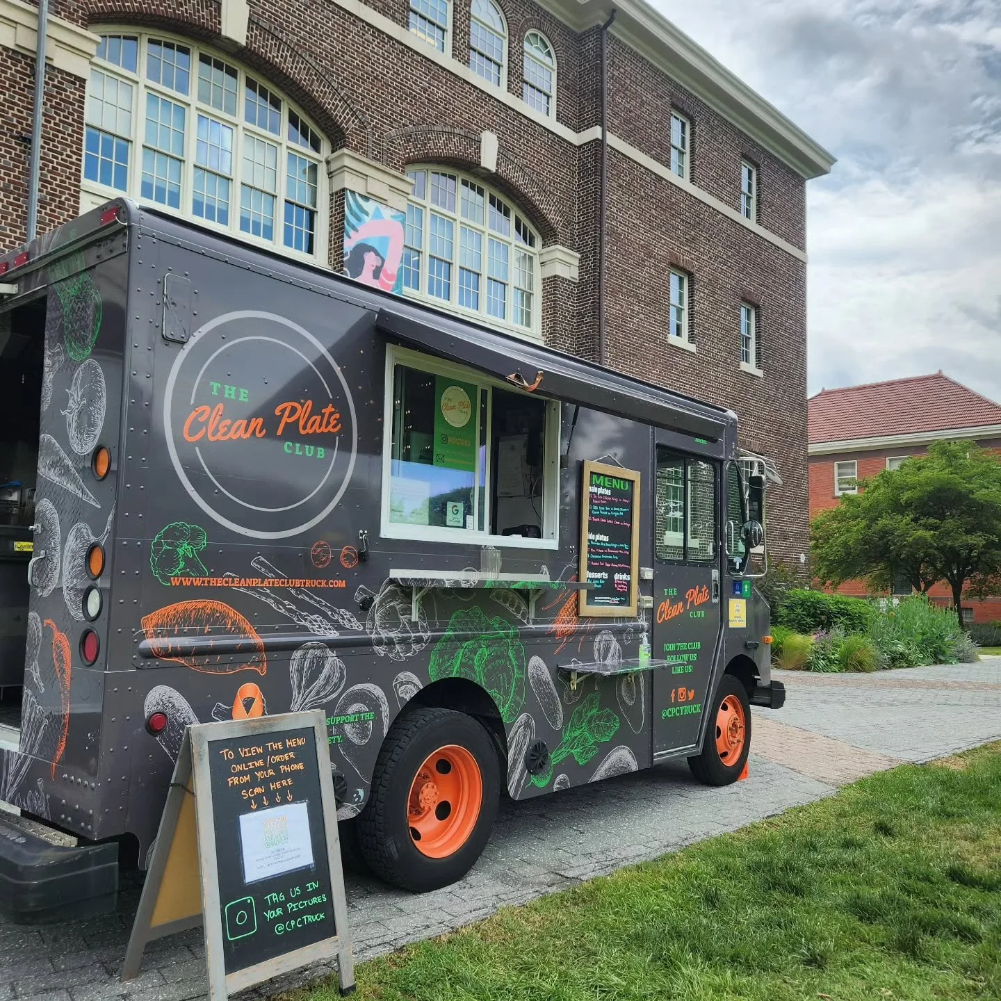 Office blues? 

We've got the fix. 
It's us. 
Talk about a moral boost.

People like the office a little more with a lunch pick-me-up or some  happy hour bites by yours truly. 

You're an email away from being the office hero.
Do it-
Cleanplateclubtr