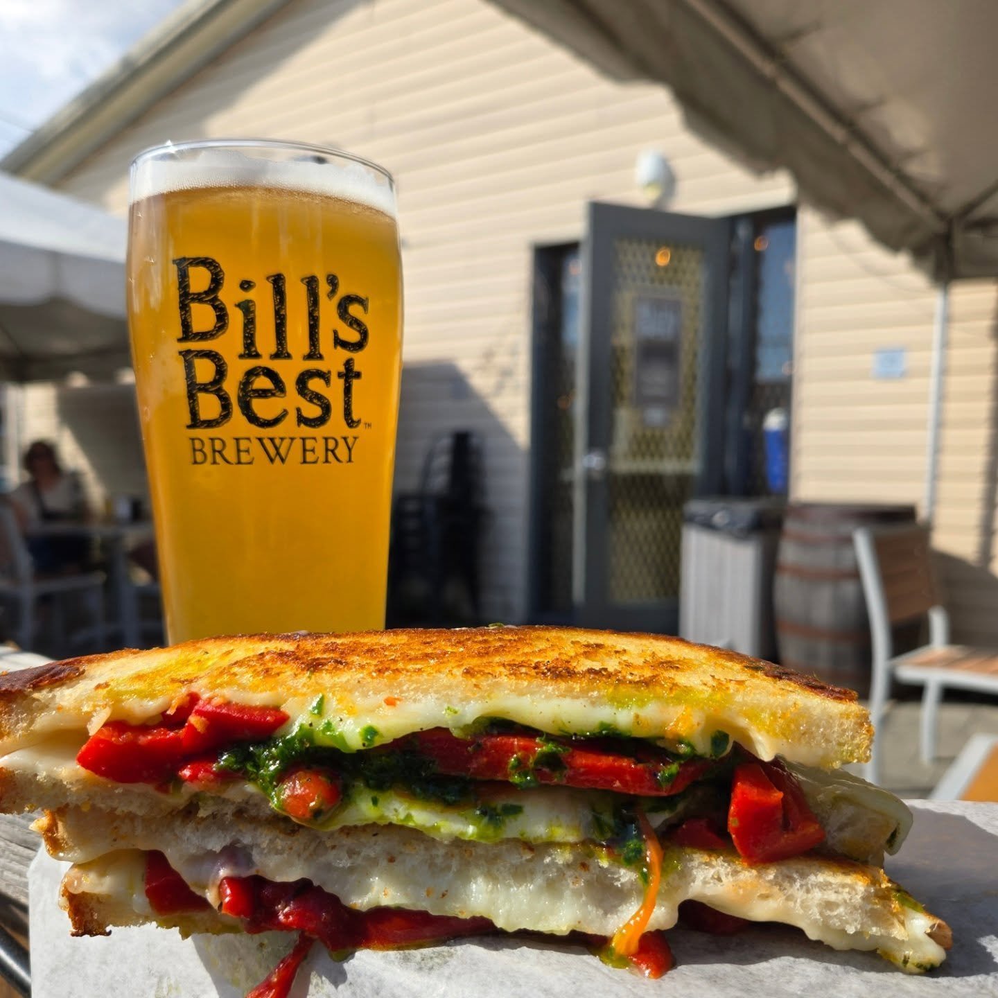 It's  this kind of Friday  night. 
A crispy cold beer. 
A gooey ramp grilled cheese. 
The perfect breeze is flowing. 
What more do you want?

Come to @billsbestbrewery now!