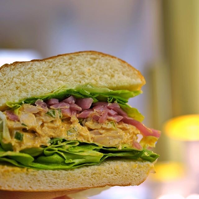 Chicken Salad Sandwich on a King&rsquo;s Hawaiian roll with chipotle mayo. #goodfoodgoodvibes .
.
.
.
#livealoha #hawaiianfood #eatwell #foodislove #eaternyc #thrillist #infatuation #feastagram #hungryhungry #officelunch #bloombergeats #eatingnyc #ea