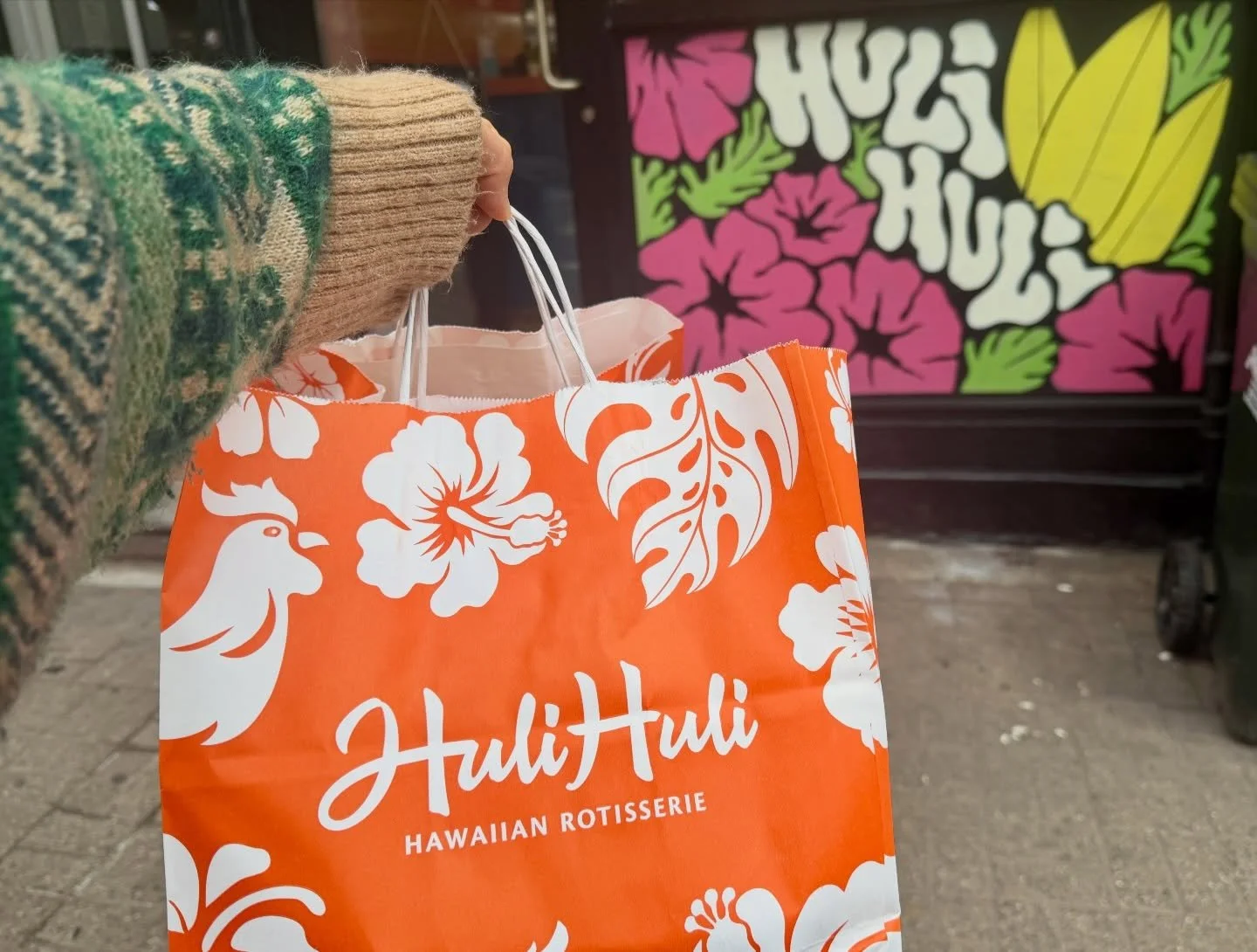 🚨Updated Hours🚨
Tues - Fri: 4PM - 9PM
Sat: 12PM - 8PM
Sun &amp; Mon: Closed

Spring time is in full force! Come grab your favorite chicken for your picnics in the park💐
.
.
.
#hulihulichicken #friedchicken #hawaiiintheheartofmanhattan #onogrindz #