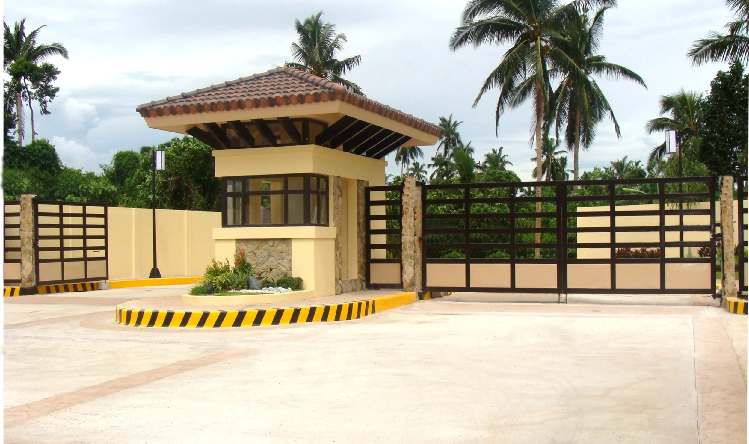 HSH-entrance-gate3.jpg