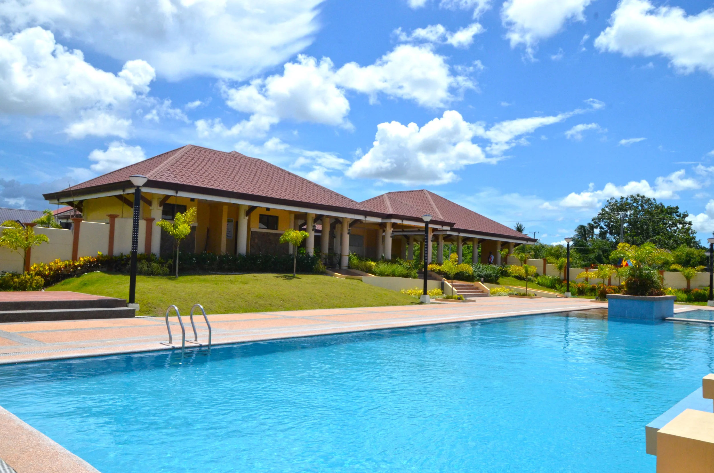 HSH-Clubhouse-•-Pool-Opt-5.jpg