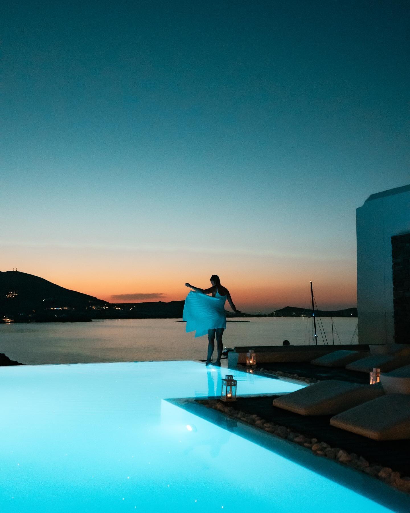 They say a picture is worth 1000 words,

✨✨

But even with 1000 words I still wouldn&rsquo;t know how to describe this pool with built in stars in Paros, Greece.

✨✨

Too bad we&rsquo;re crappy photographers, you really should see this place.

✨✨

@s