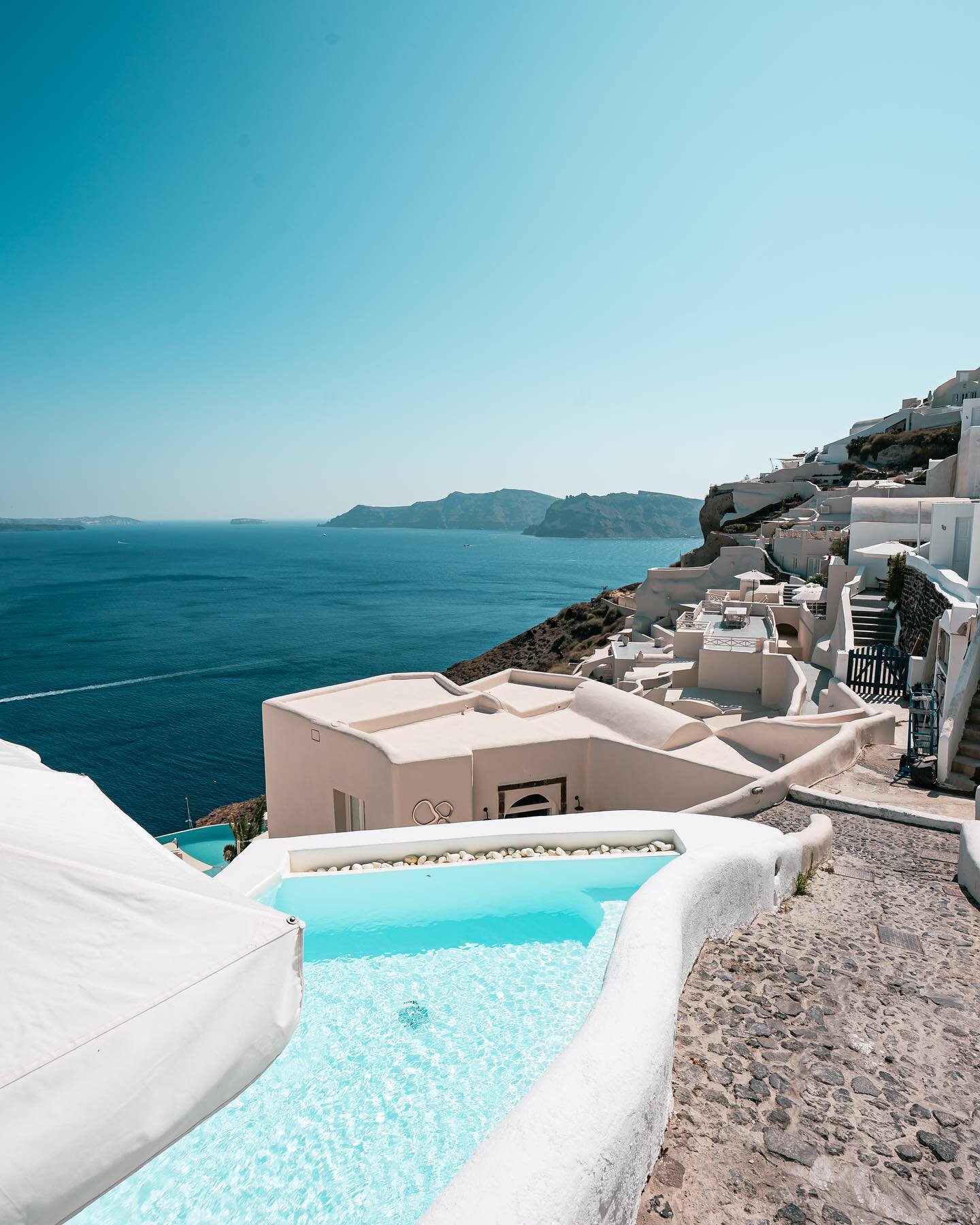 My least favorite Instagram caption: &ldquo;would you stay here&rdquo; next to a photo of a luxury hotel&hellip; 🤨

Let&rsquo;s do better. 

Ok but which one is your favorite? 🤩

1️⃣2️⃣3️⃣ or 4️⃣??
Vote below!

::

The dreamy Greece hotel pools fro