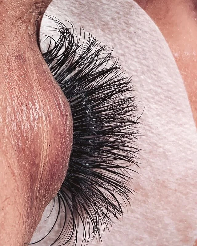 Hybrid Lashes 
#hybridlashes #volumelashes #classiclashes #thornton #westminster #broomfeild #colorado #mjwlashes #salonrepublic