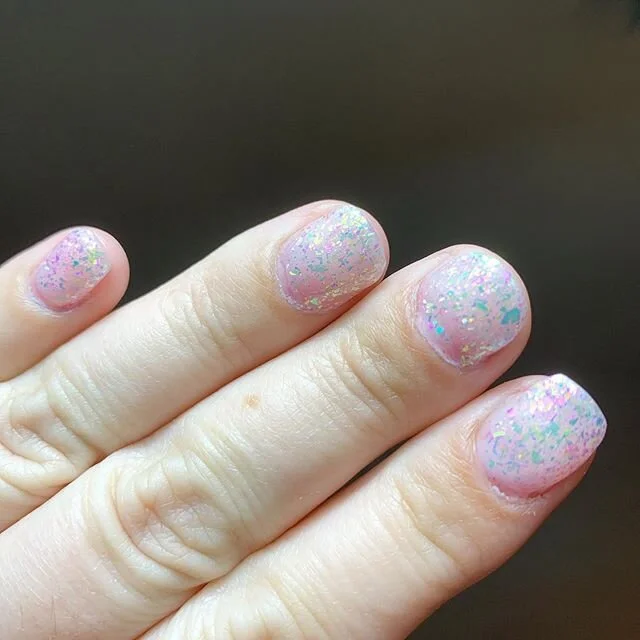 Sparkle Mani @the_hivebeautybar using @Mitty_burns 
To end a wonderful week 💖
This week was huge! Full of Mani&rsquo;s &amp; pedis, brows &amp; blowouts! It&rsquo;s been amazing! 
#covidsafesalon #nailbar #pink #nailsnailsofinstagram #fun #style #fa