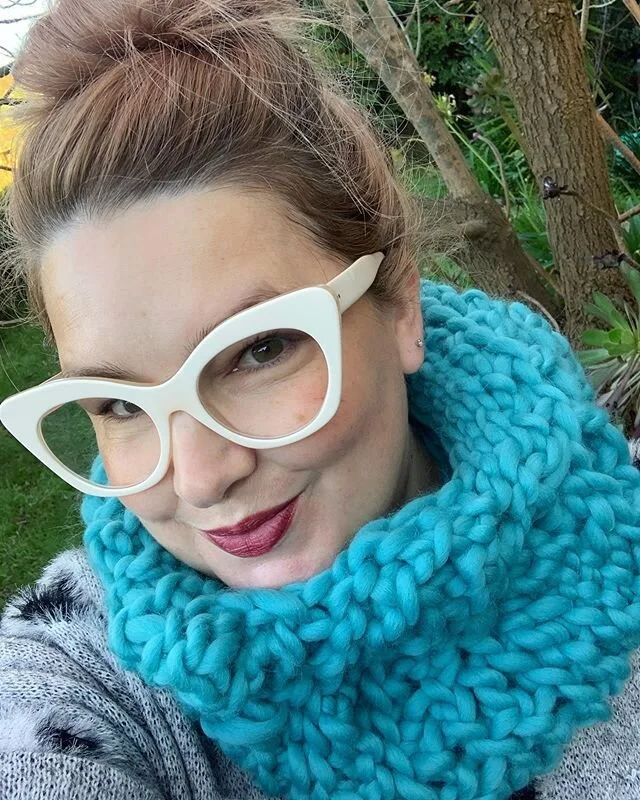 I did it! I crochet myself a snood! I&rsquo;m very proud considering I haven&rsquo;t done this in years &amp; I&rsquo;m not yet brilliant at it, however I&rsquo;m keeping going till I perfect the craft 💙 
#crochetersofinstagram #crochet #snood #fash
