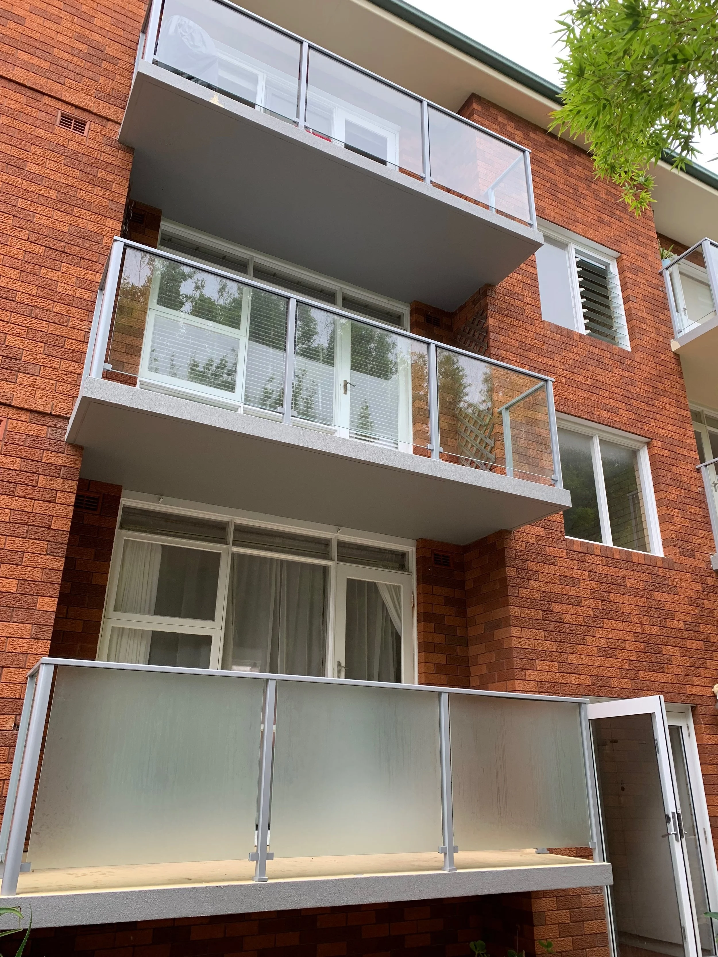 Balcony railings