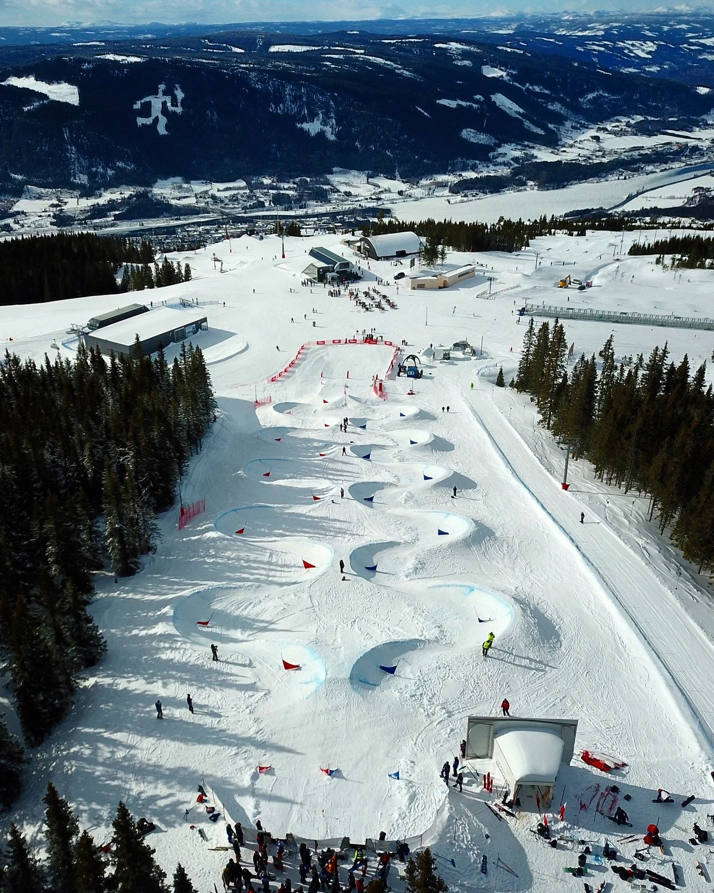 March 2020, the last event before the world shut down... We had just finished building a Dual Banked Slalom, and an SBX for a @parasnowsports Snowboard World Cup at @hafjell Norway. The banked slalom got shredded hard, then everything shut down becau