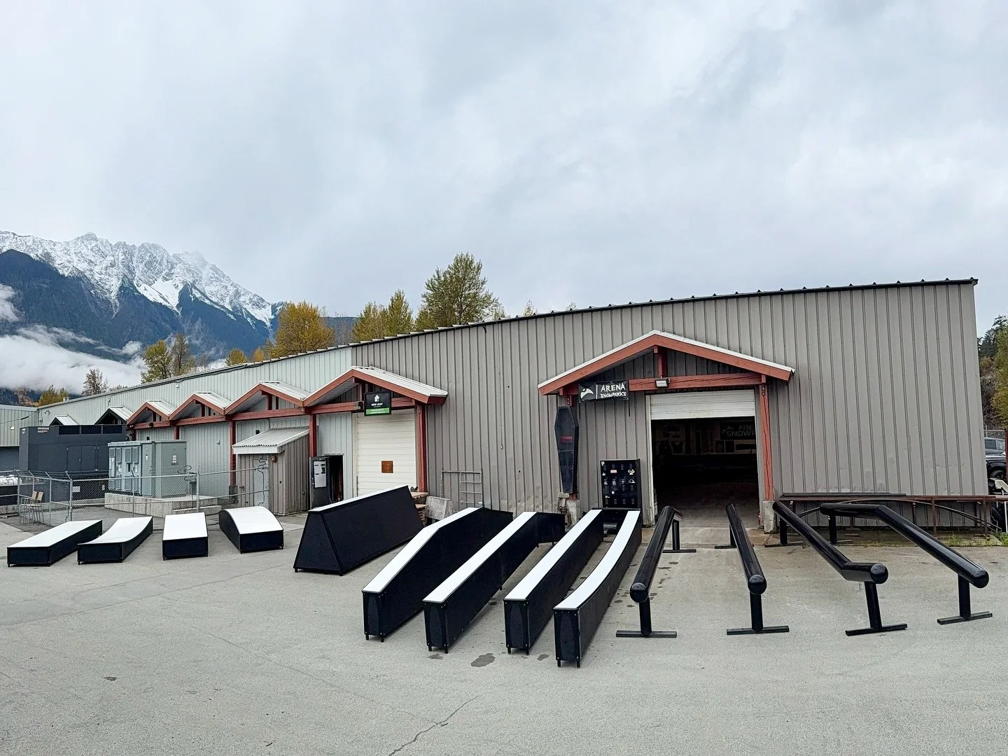 A solid fleet, en route to @kellycanyon in Idaho.
#ASPrails #kellycanyon