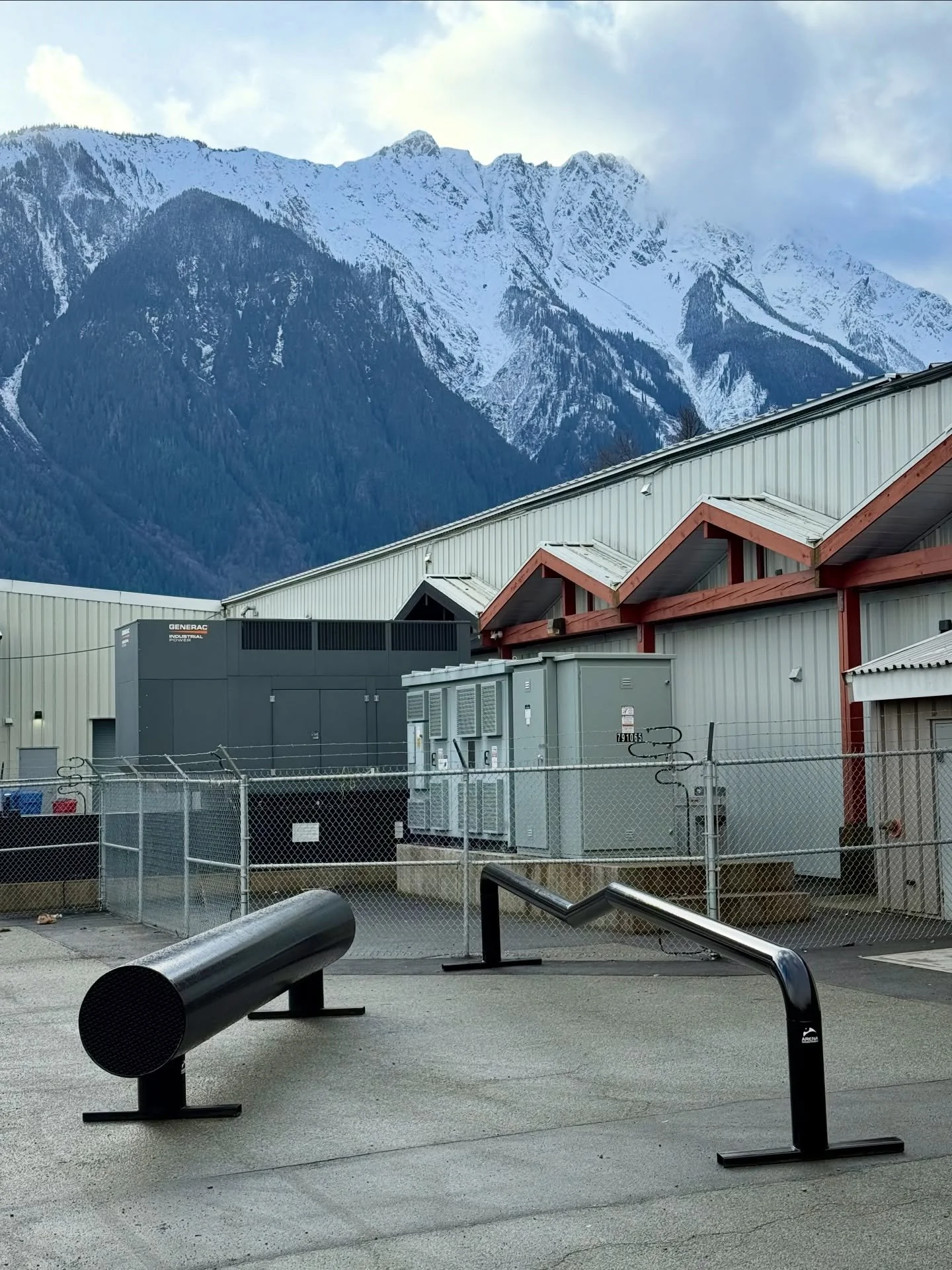 @mtevergreen in Ontario going for that Tower Tube and DFD Fatbar combo! Stoked to be heading out to Mt Evergreen in a few weeks to help with some park building 🤘🤘
#ASPrails