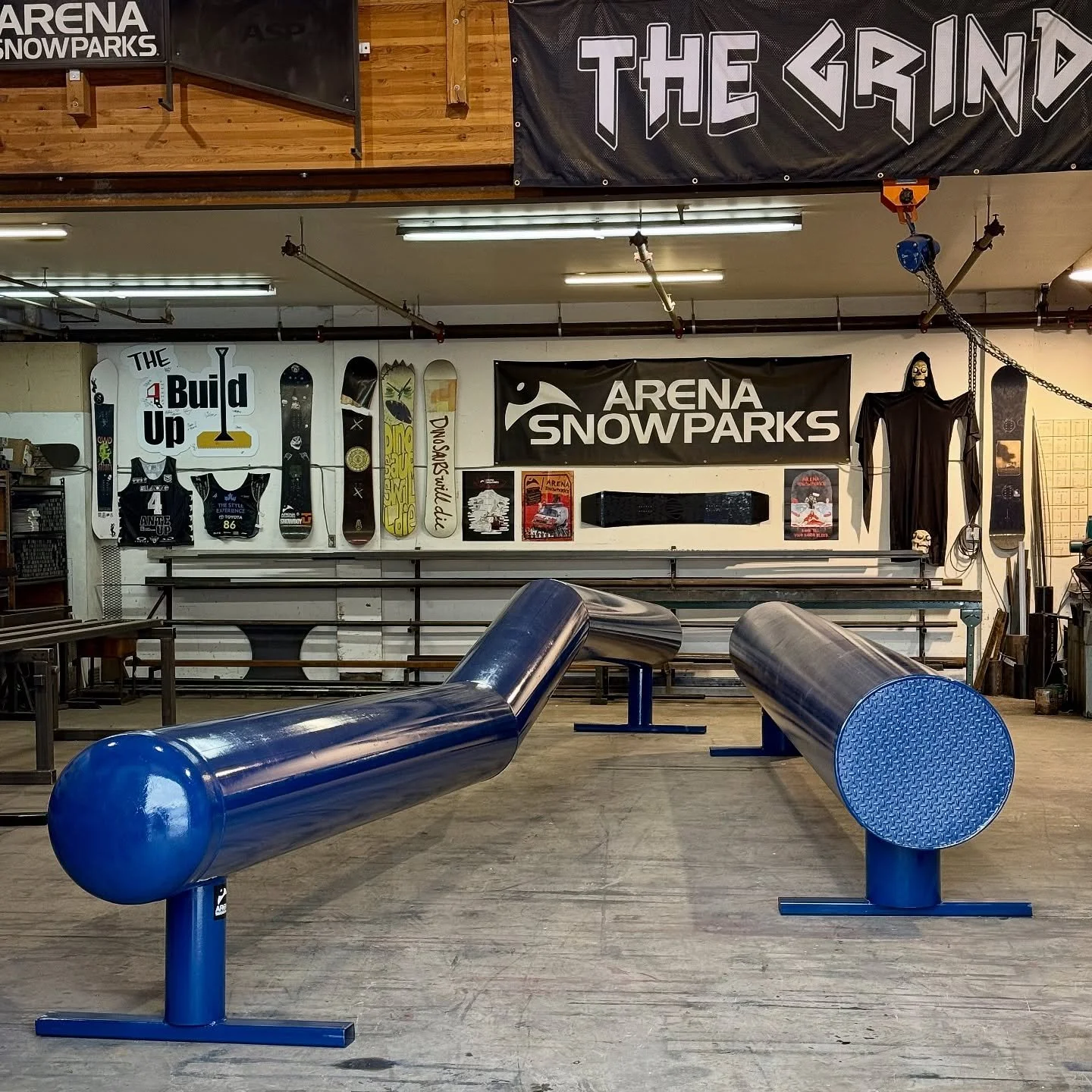 New year, new tubes for @shredssv!! Big ol&rsquo; DFD Super Tanker and Tower Tube for all the shredders at @sunshinevillage in Alberta. 
#ASPrails #sunshinevillage