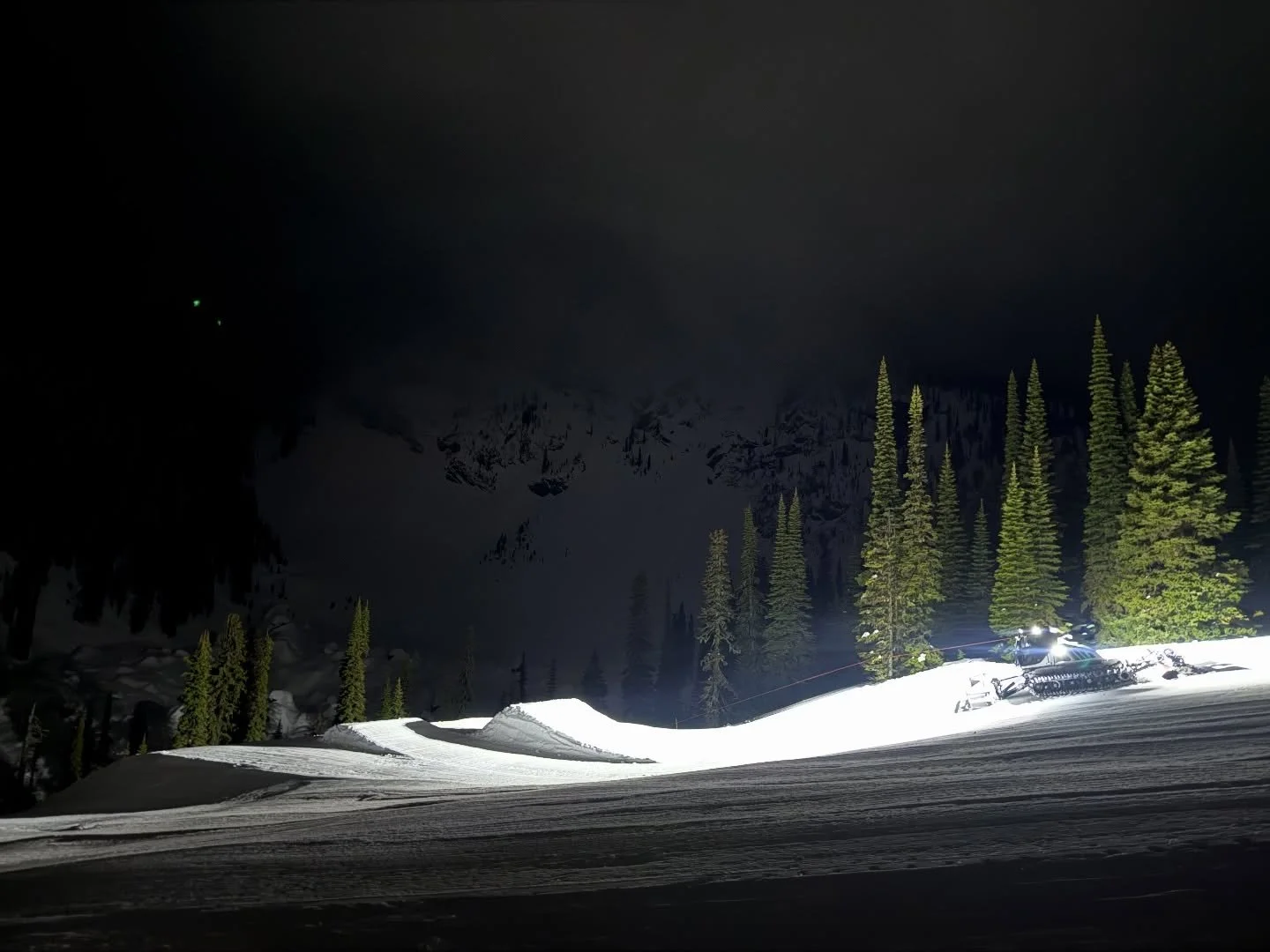 @fernie_freestyle_ski_club is a go!!
We headed back west to @ferniealpineresort, and built a training spot for @ferniefreestylesnowboard and @fernie_freestyle_ski_club. Unfortunately the lower site was too thin to build this year, so we headed up top