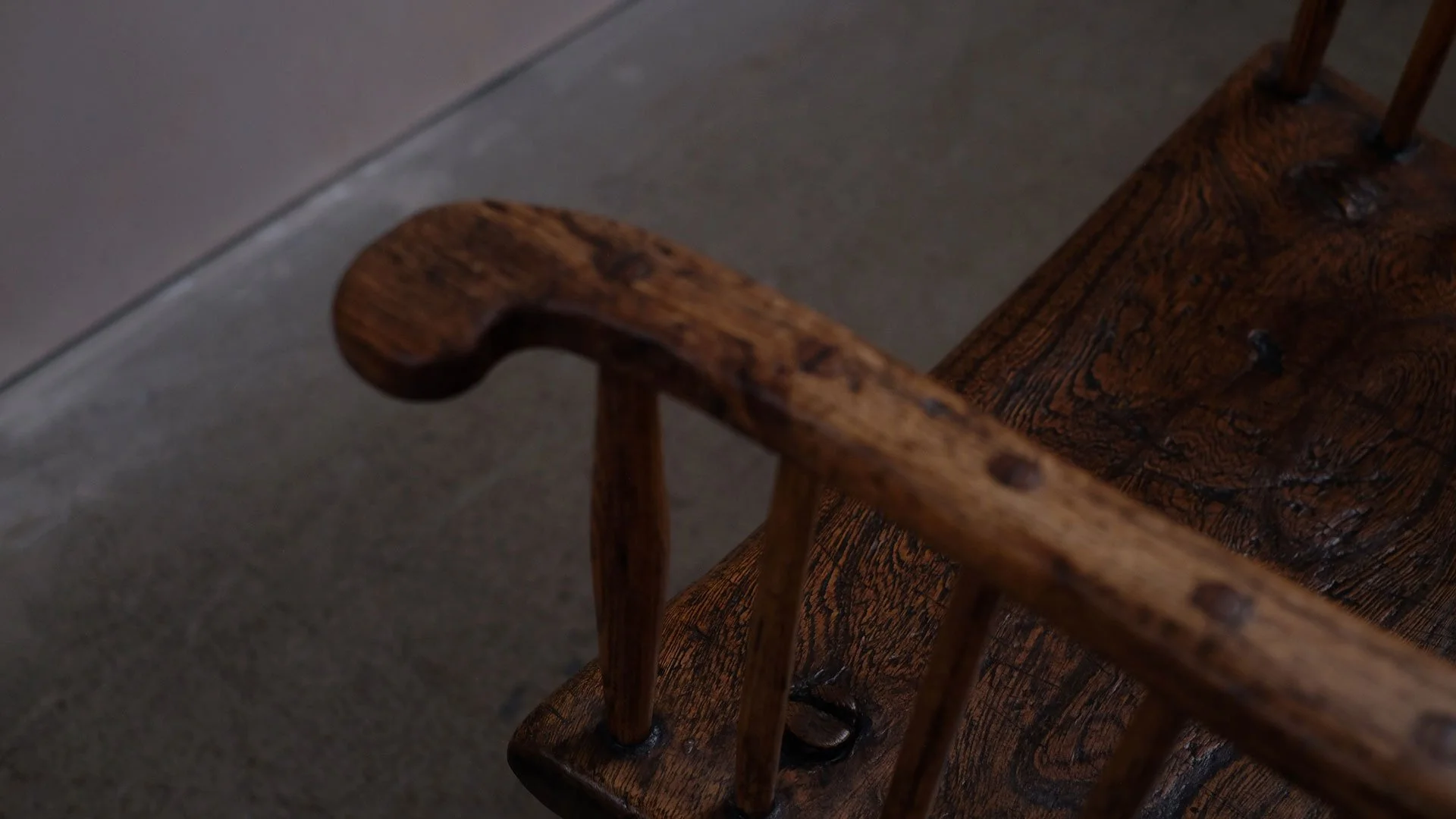 Double-Comb-Back-Chair-11.jpg