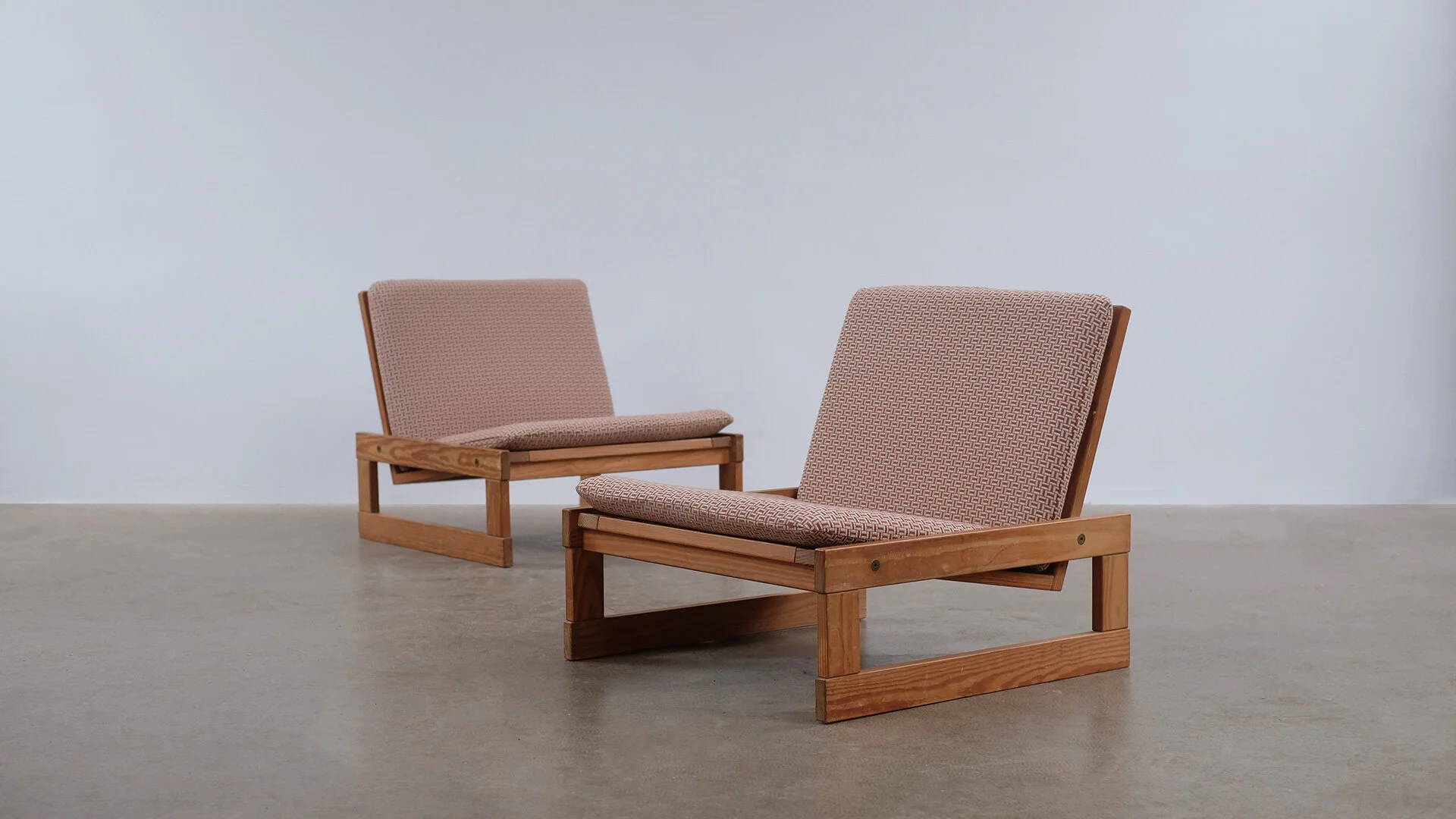 Low-Pine-Chairs-7.jpg