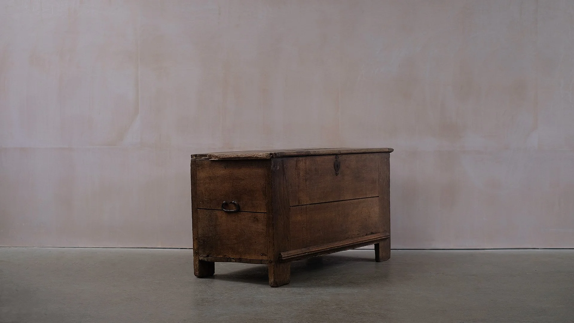 Primitive-Oak-Chest-2.jpg