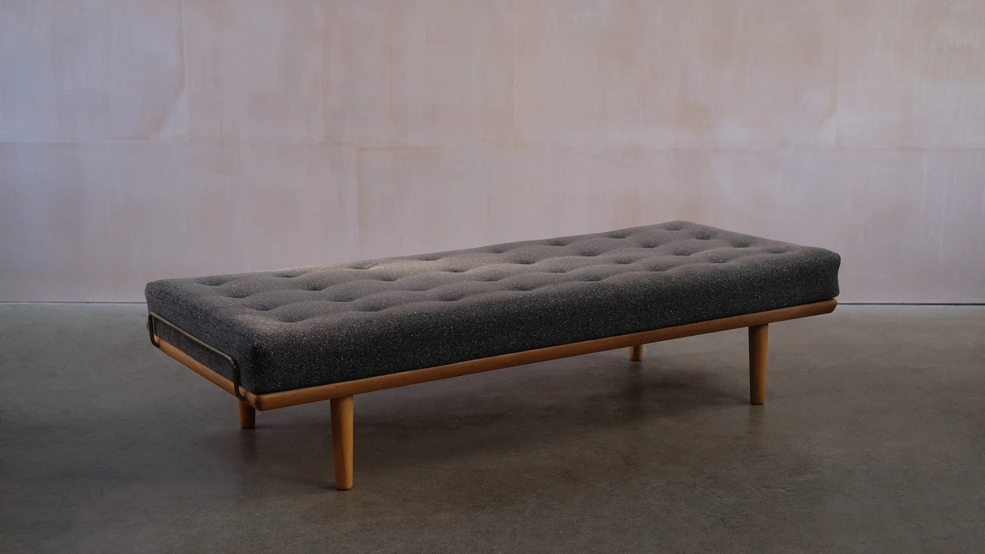 Hans-Wegner-GE19-Daybed-1.jpg