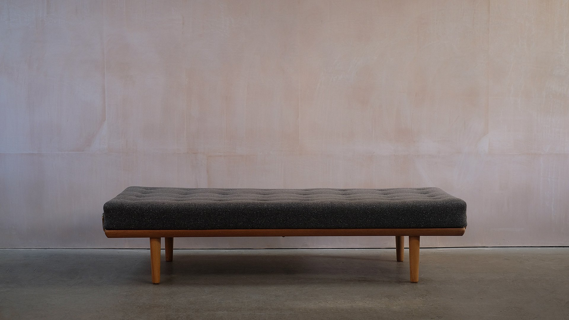 Hans-Wegner-GE19-Daybed-4.jpg