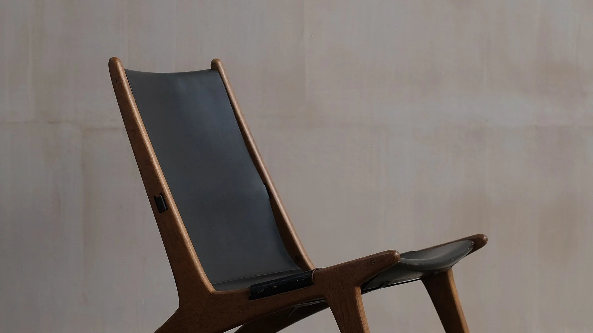Osten-and-Uno-Hunting-Chair-7.jpg