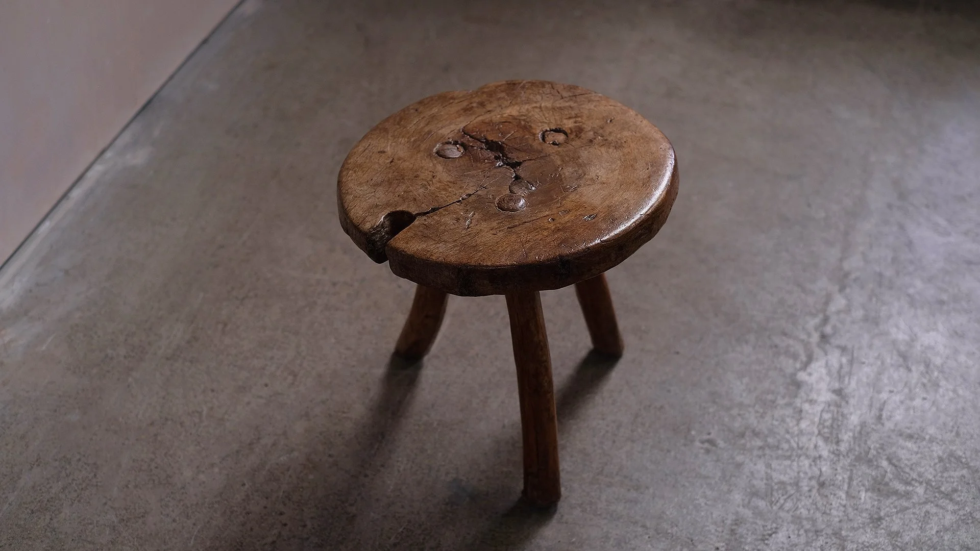 Tripod-Stool-7.jpg