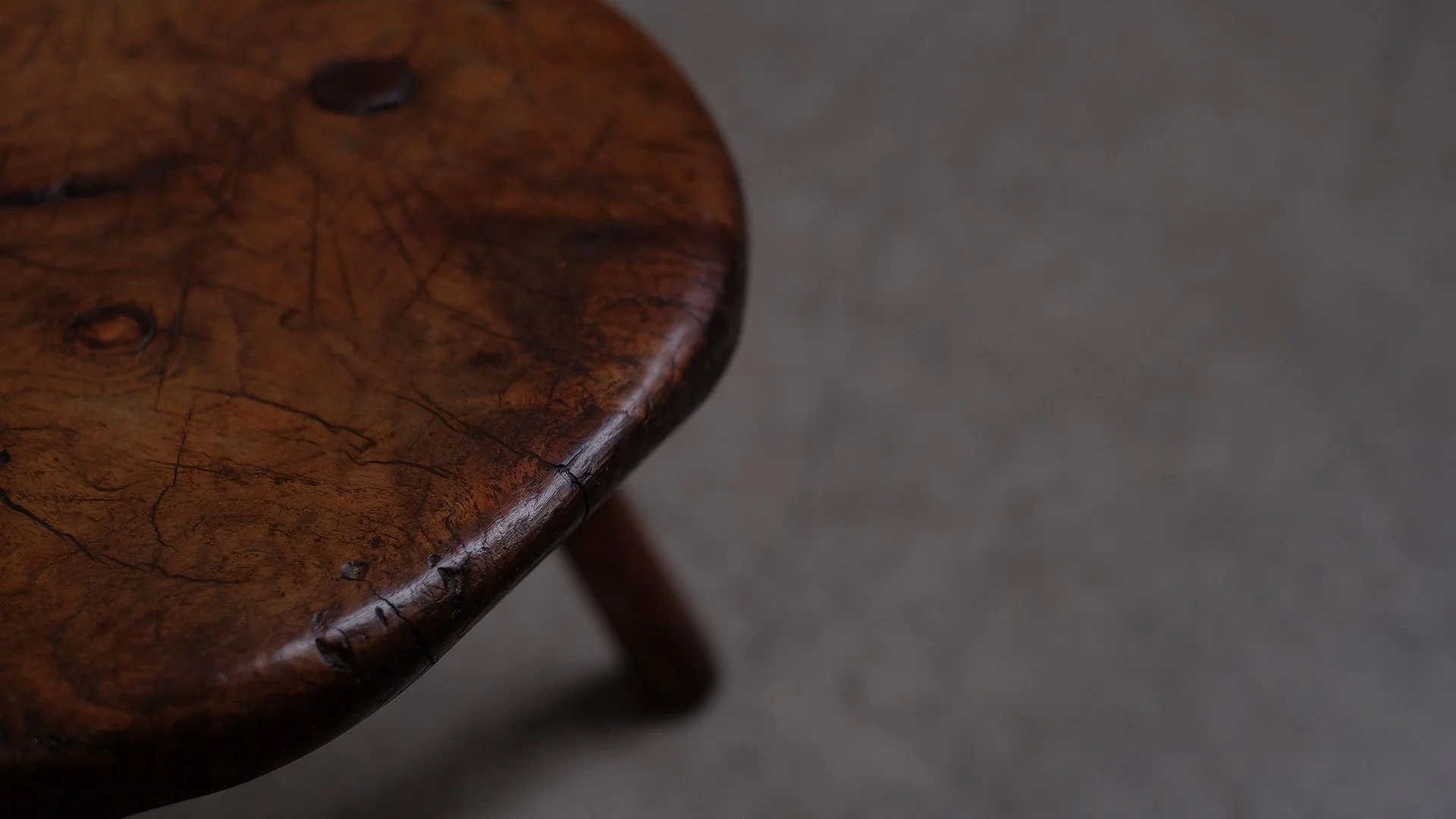 Elm-Burr-Stool-7.jpg