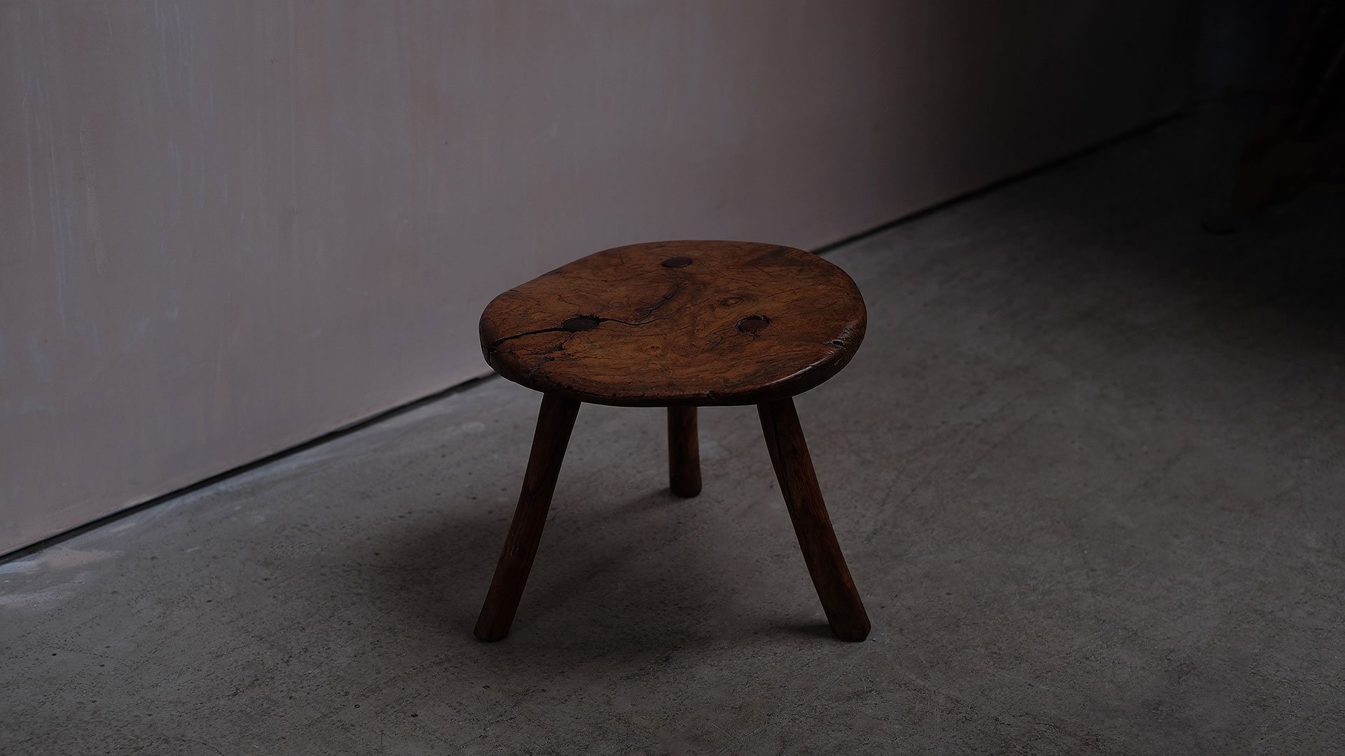 Elm-Burr-Stool-1.jpg