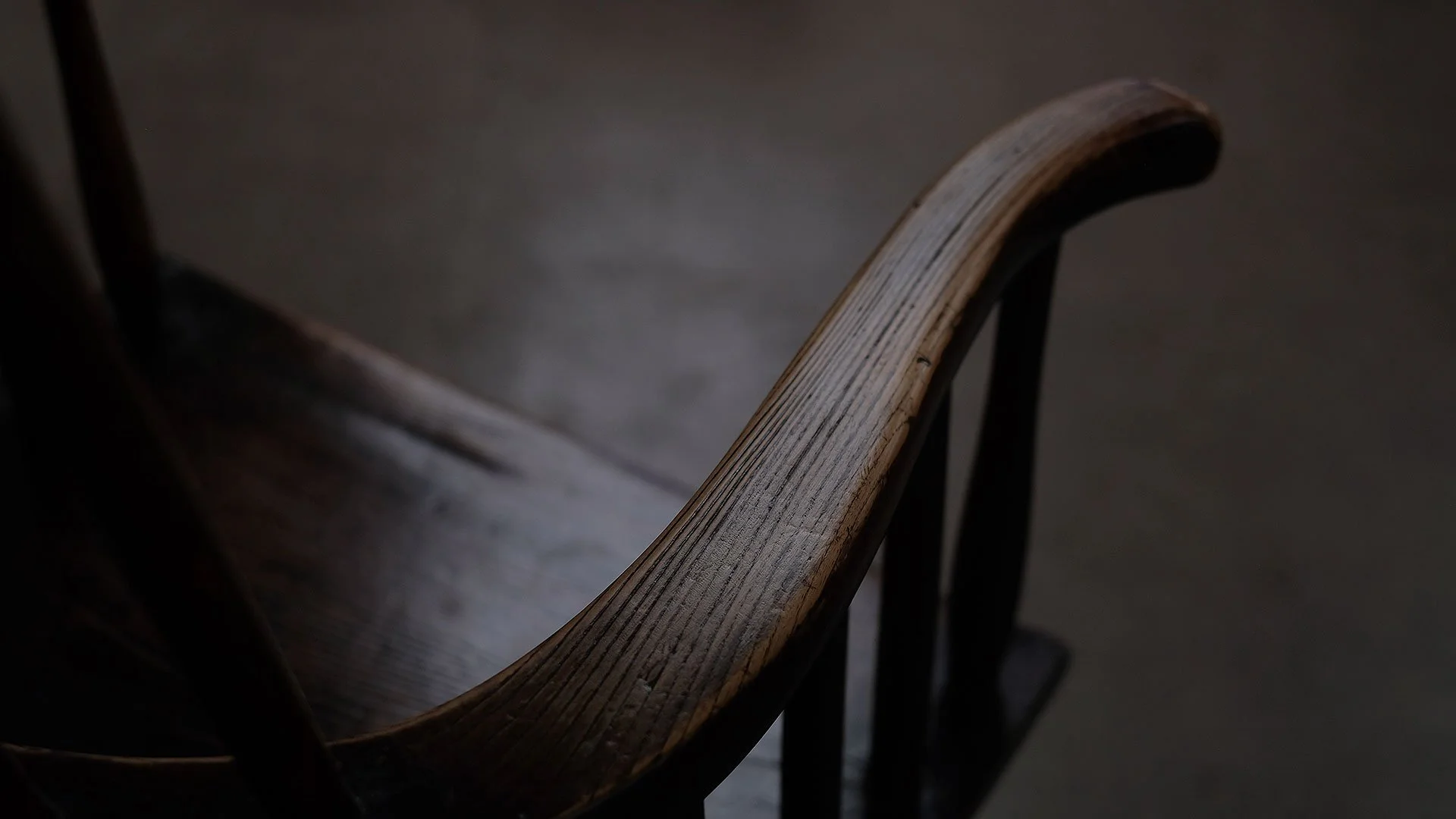Horseshoe-Stick-Chair-11.jpg
