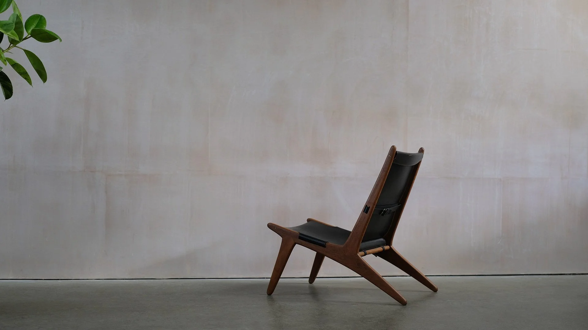 Osten-and-Uno-Hunting-Chair-3.jpg