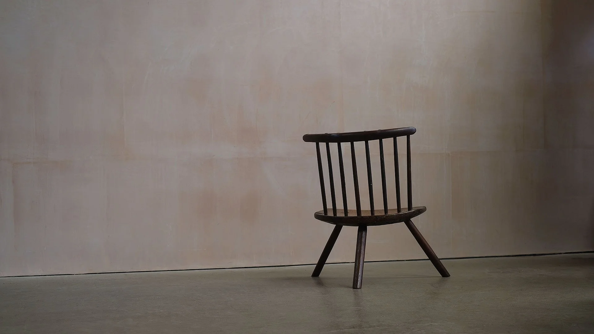 Primitive-Low-Chair-3-Legs-5.jpg