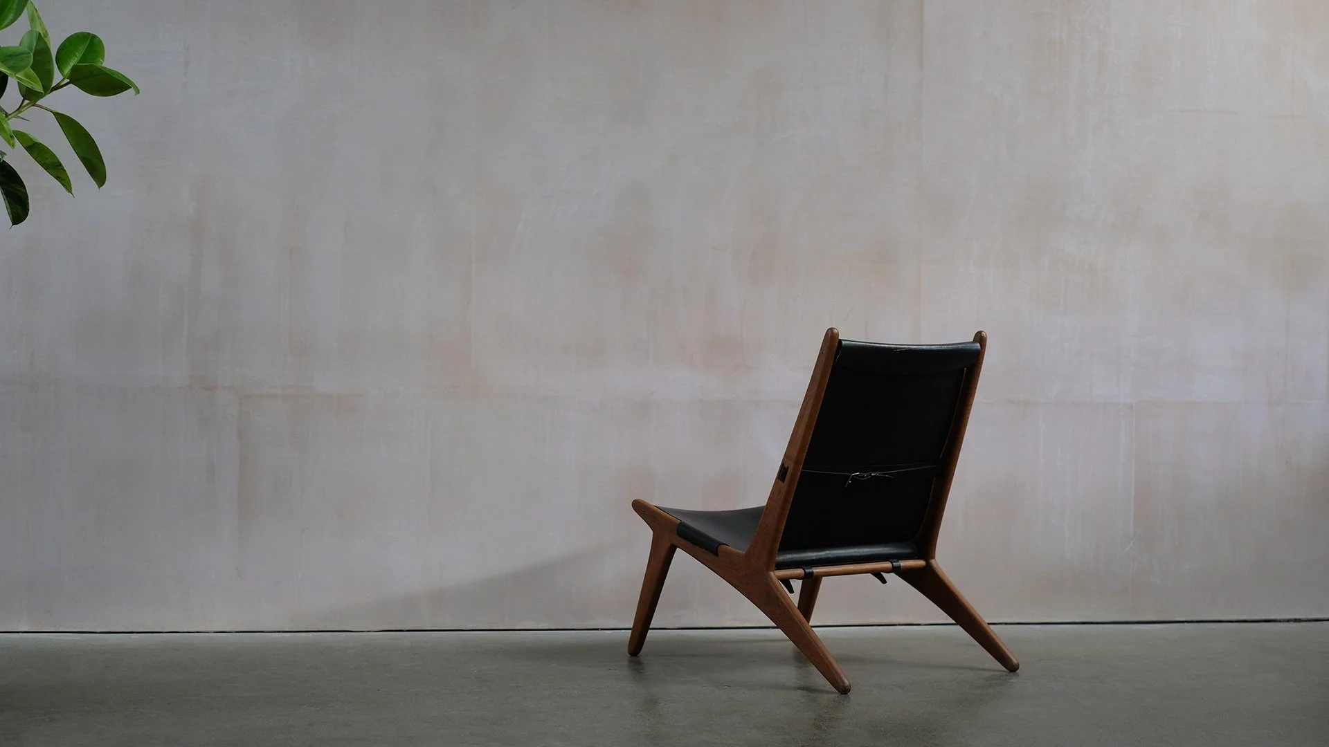 Osten-and-Uno-Hunting-Chair-4.jpg