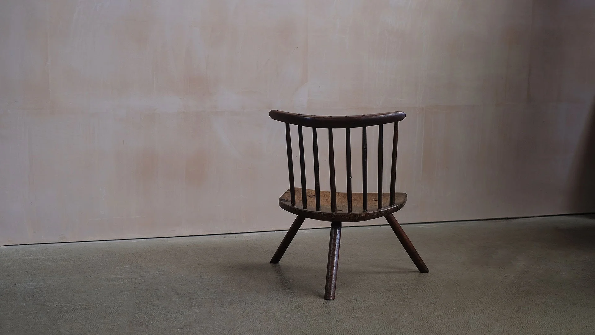 Primitive-Low-Chair-3-Legs-6.jpg