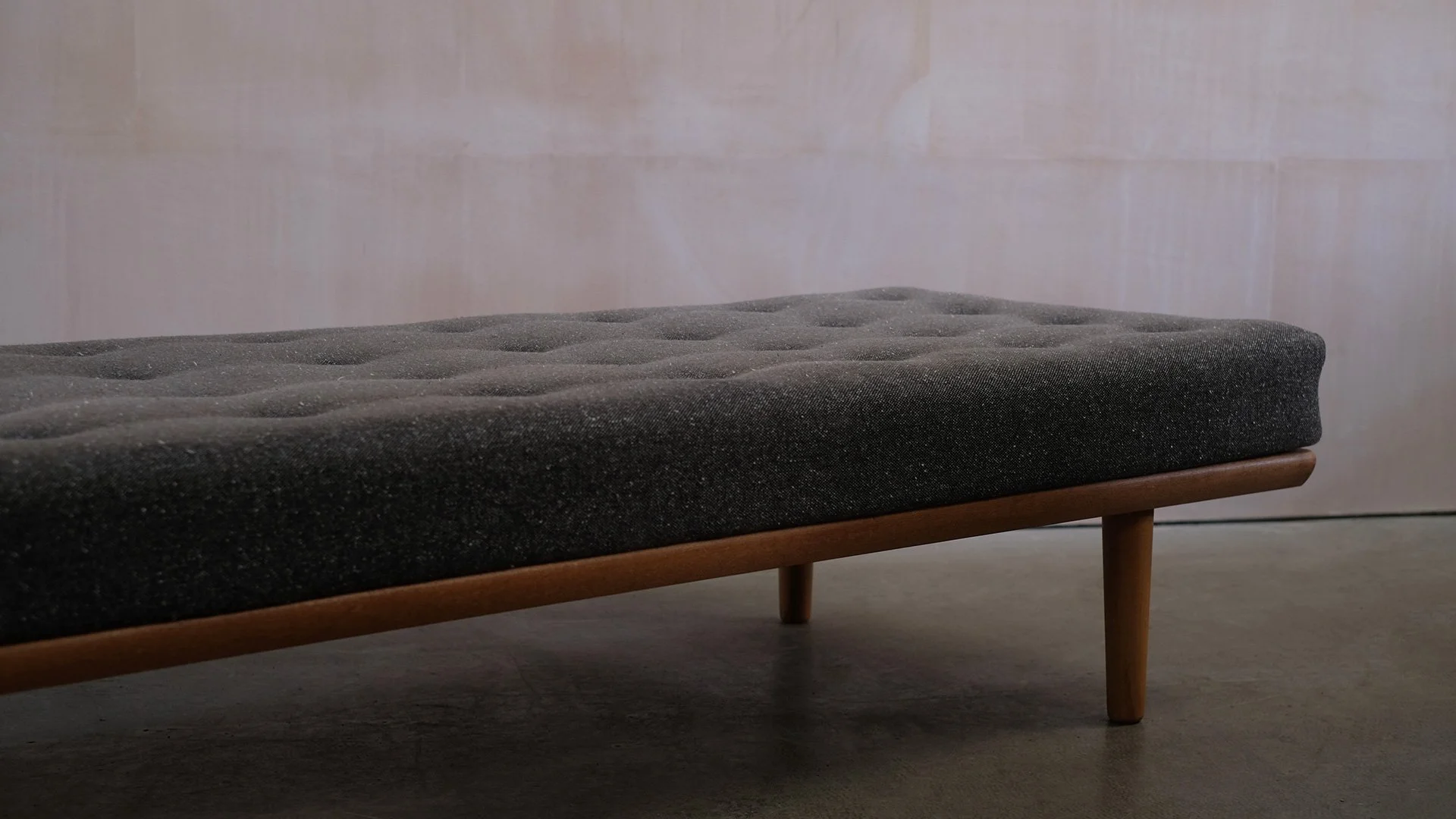 Hans-Wegner-GE19-Daybed-11.jpg